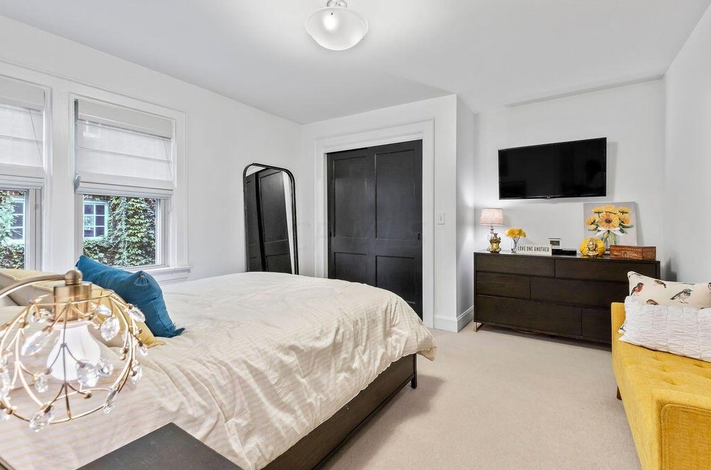 2561 Bryden Rd, Columbus OH 43205-1729 exterior