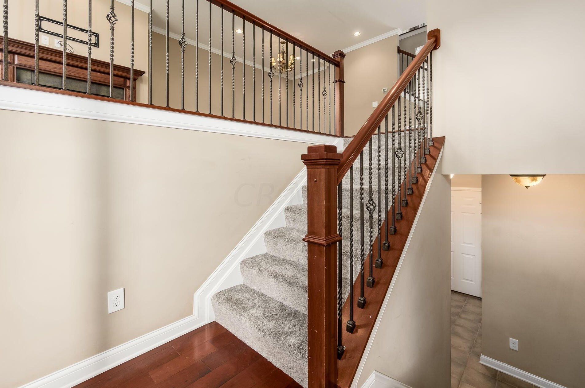 1107 Bluffway Dr, Columbus OH  43235-6736 exterior