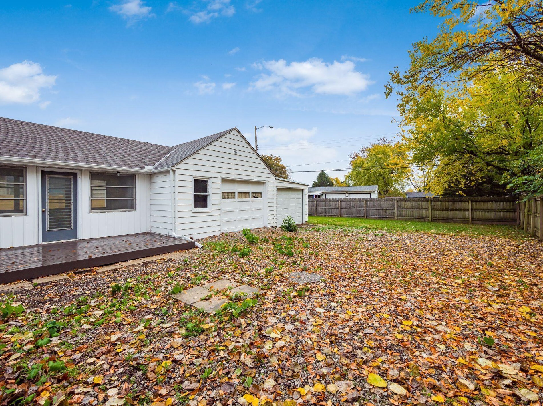 1046 Forest Dr, Columbus OH  43223-2812 exterior