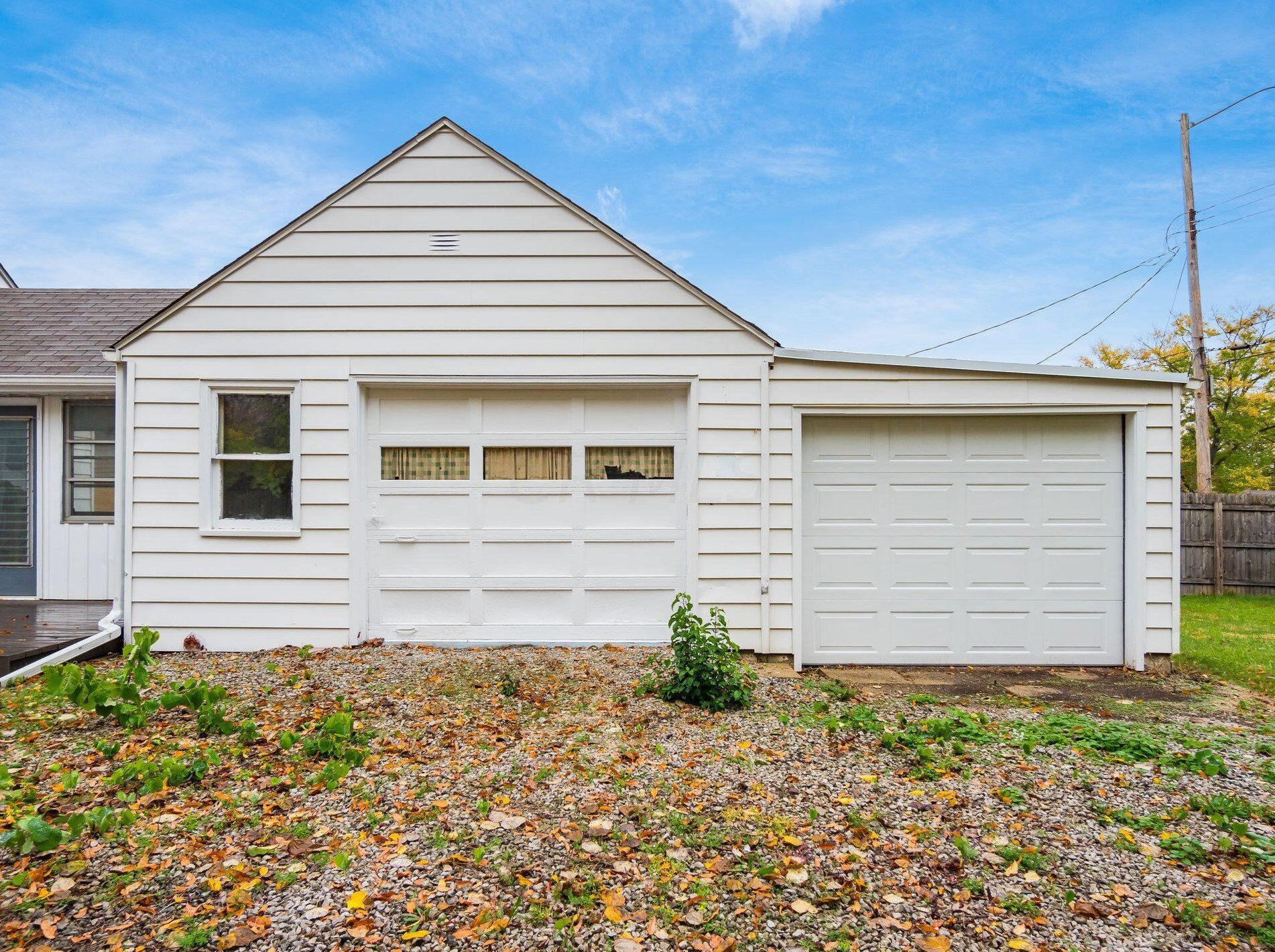 1046 Forest Dr, Columbus OH  43223-2812 exterior