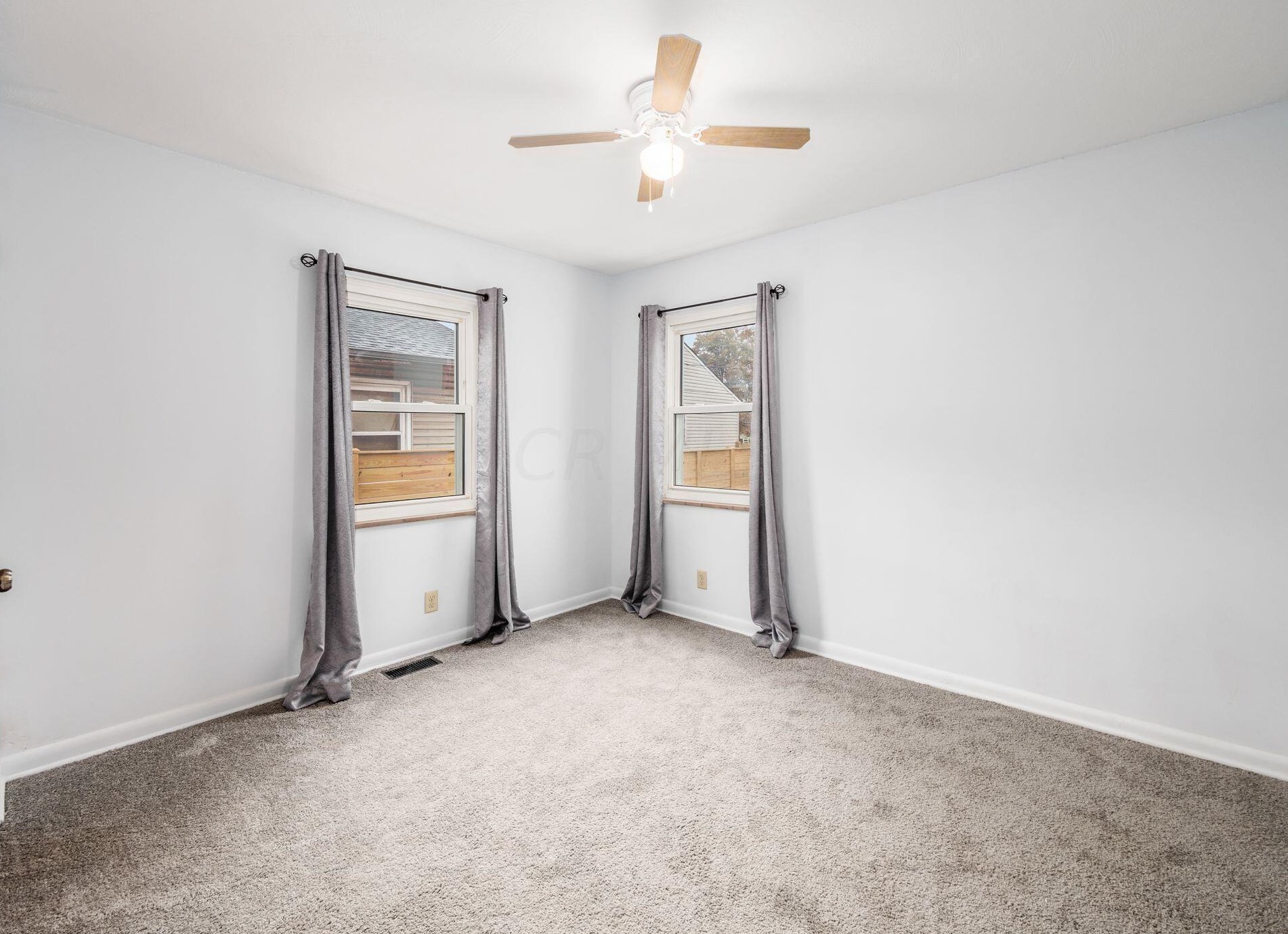 1046 Forest Dr, Columbus OH  43223-2812 exterior