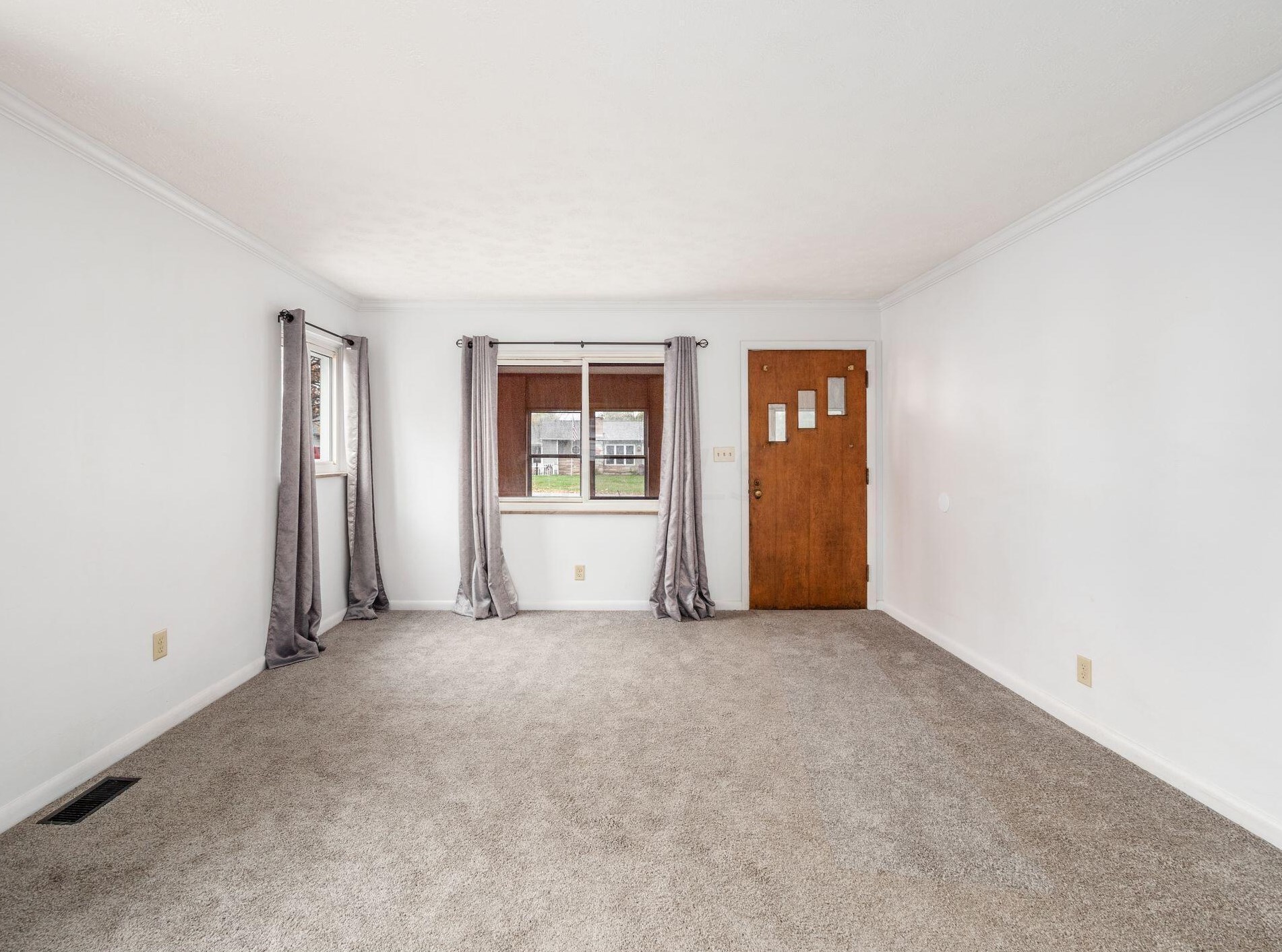 1046 Forest Dr, Columbus OH  43223-2812 exterior