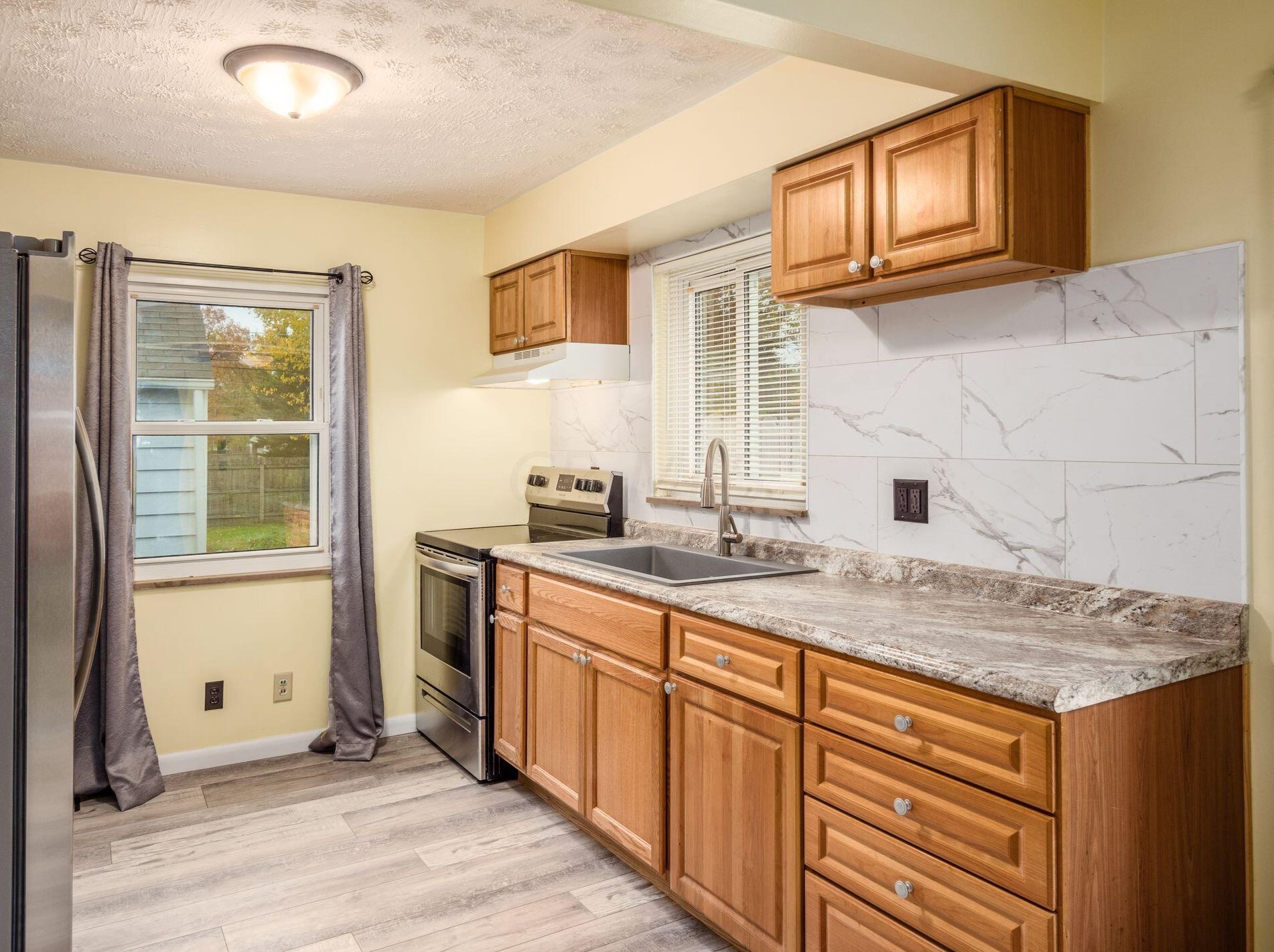 1046 Forest Dr, Columbus OH  43223-2812 exterior