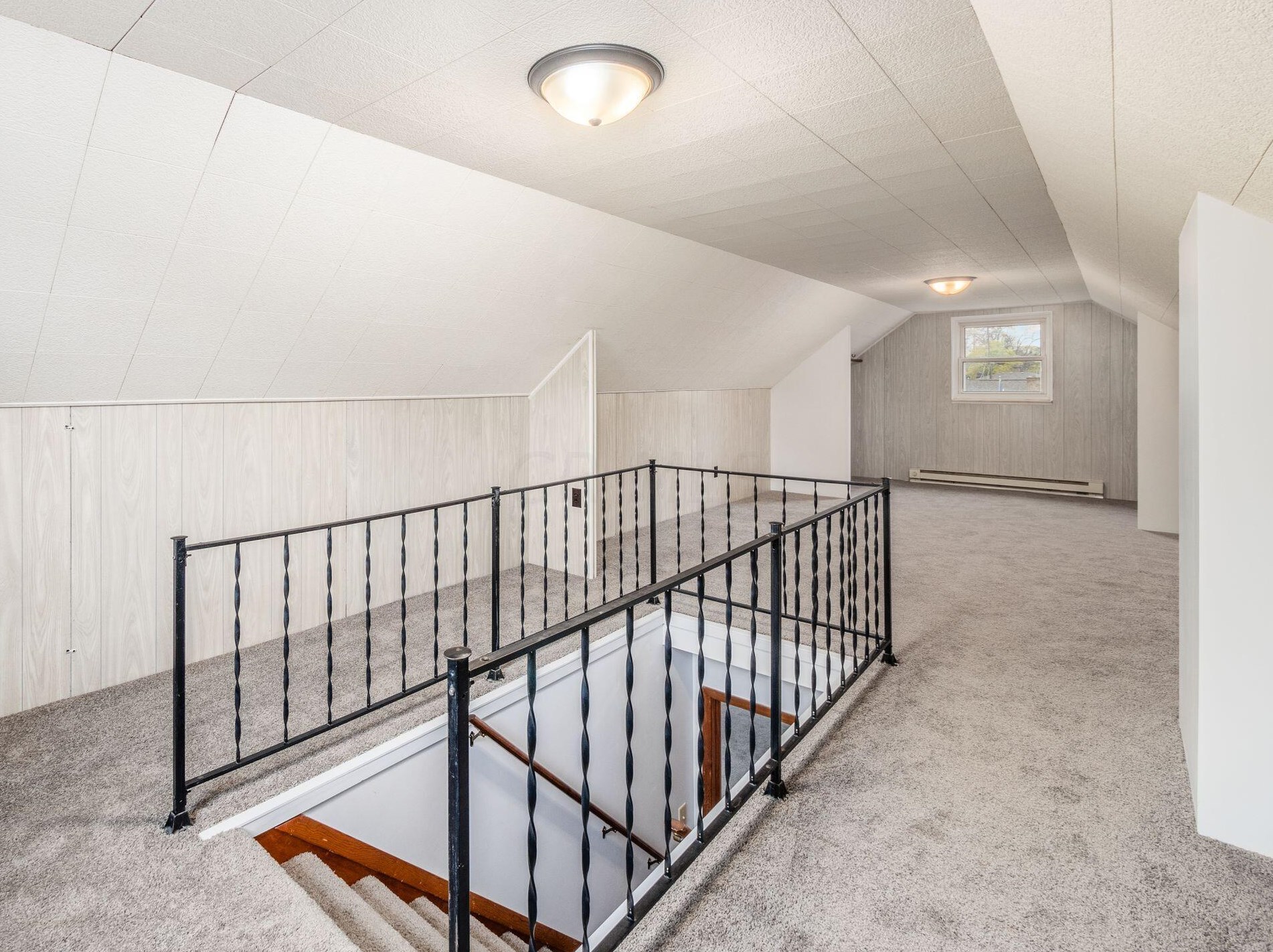 1046 Forest Dr, Columbus OH  43223-2812 exterior