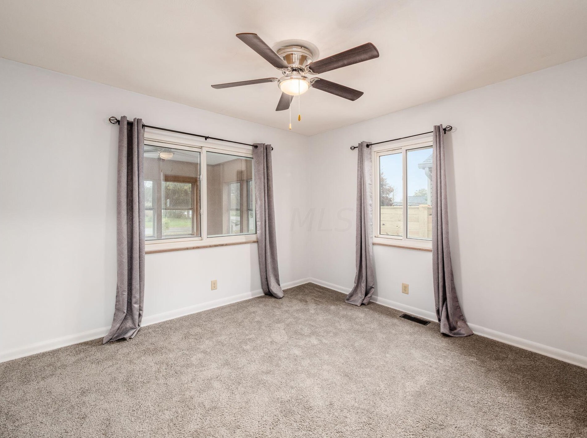 1046 Forest Dr, Columbus OH  43223-2812 exterior