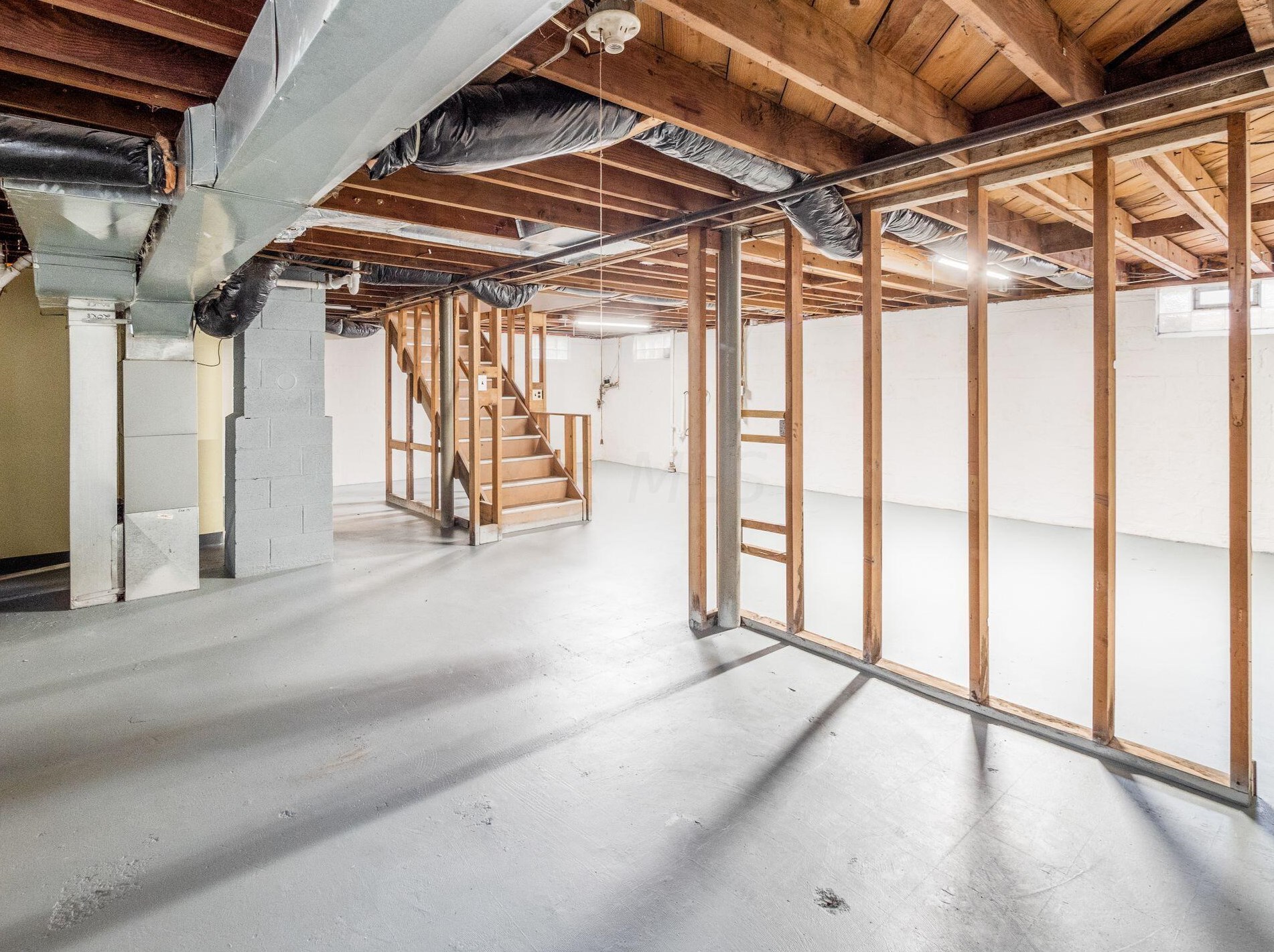 1046 Forest Dr, Columbus OH  43223-2812 exterior