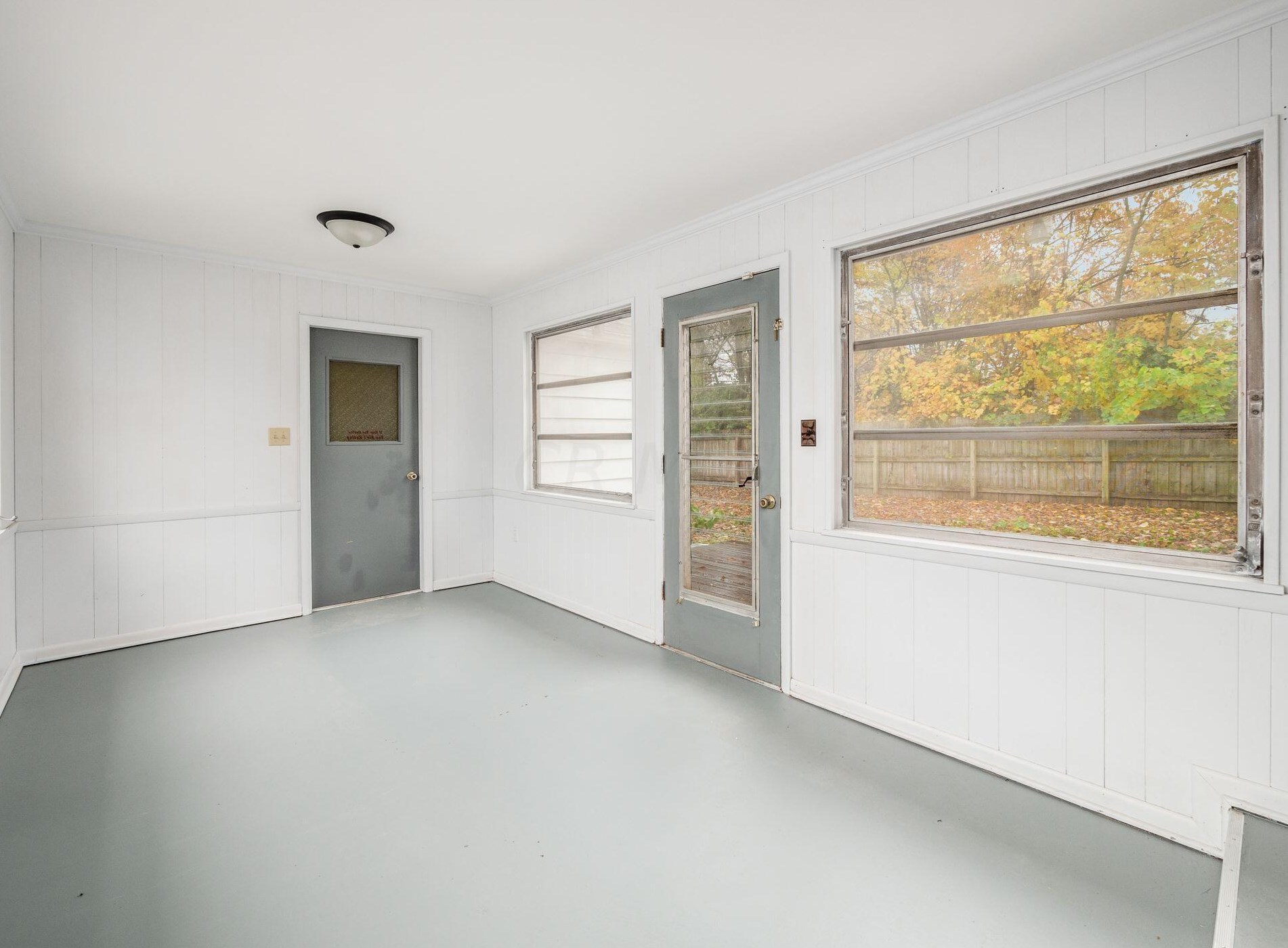 1046 Forest Dr, Columbus OH  43223-2812 exterior