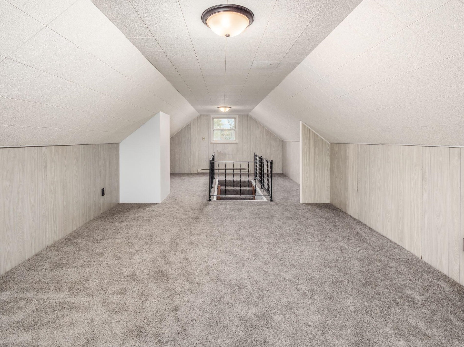 1046 Forest Dr, Columbus OH  43223-2812 exterior