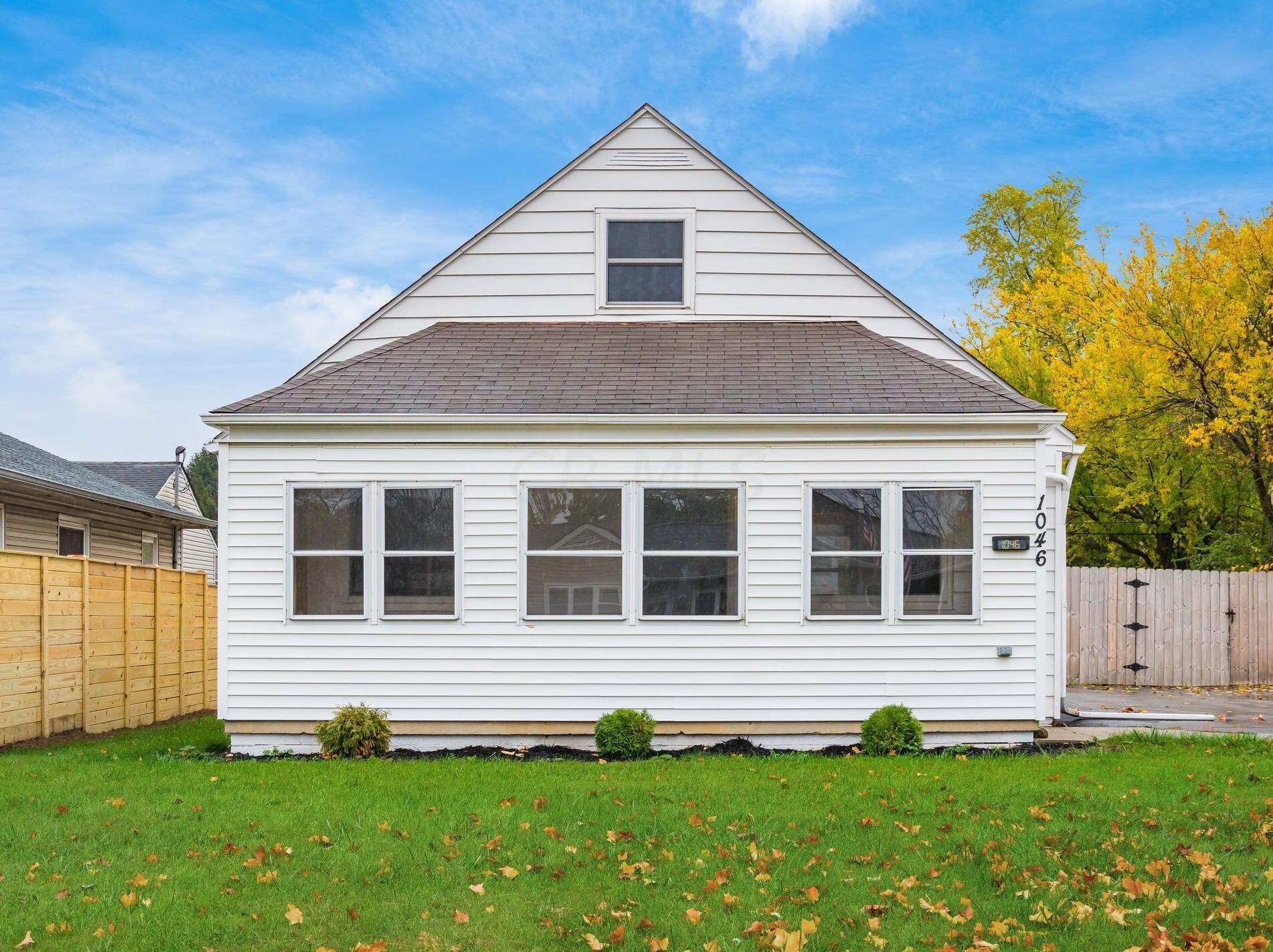 1046 Forest Dr, Columbus OH  43223-2812 exterior