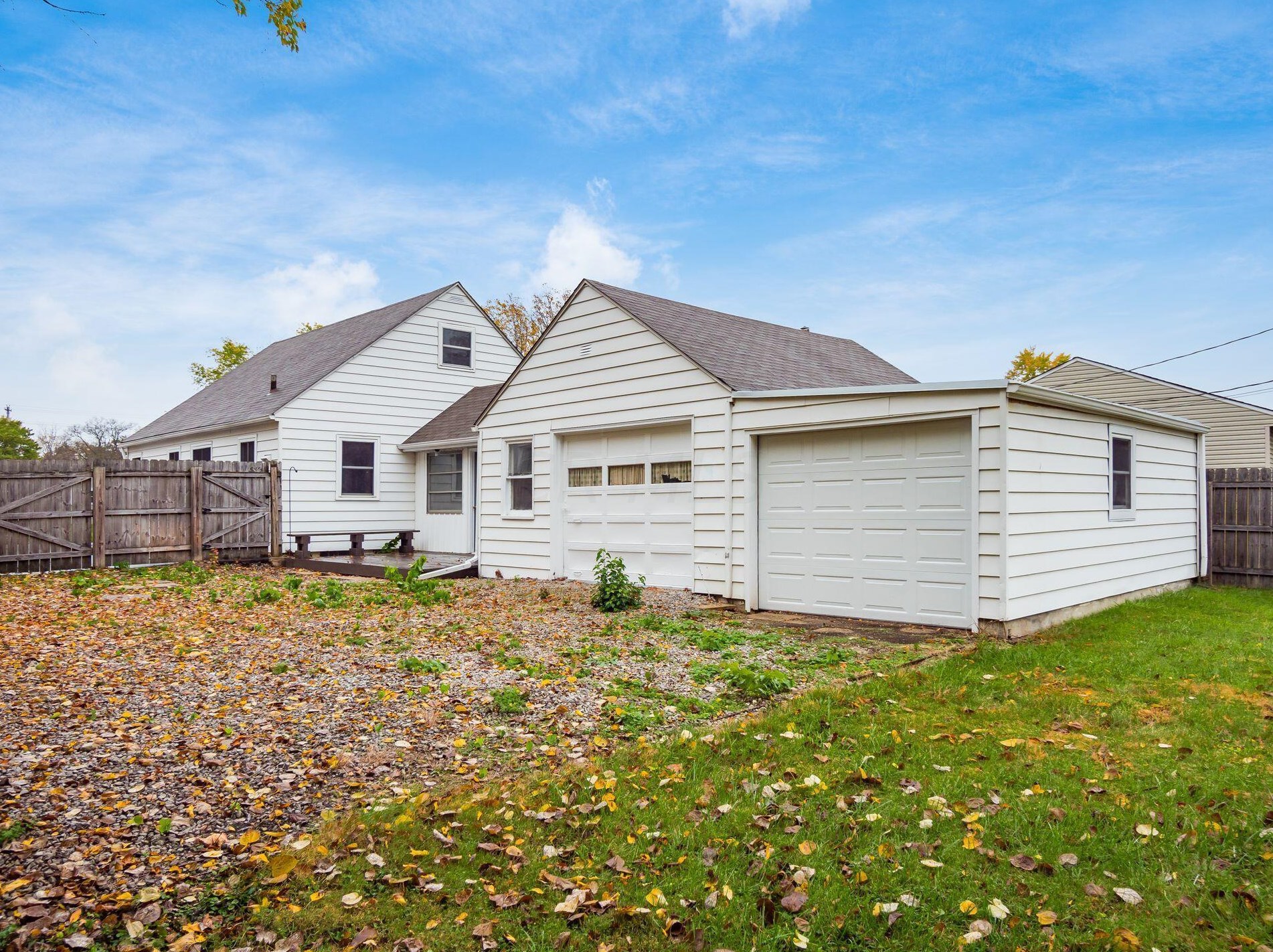 1046 Forest Dr, Columbus OH  43223-2812 exterior