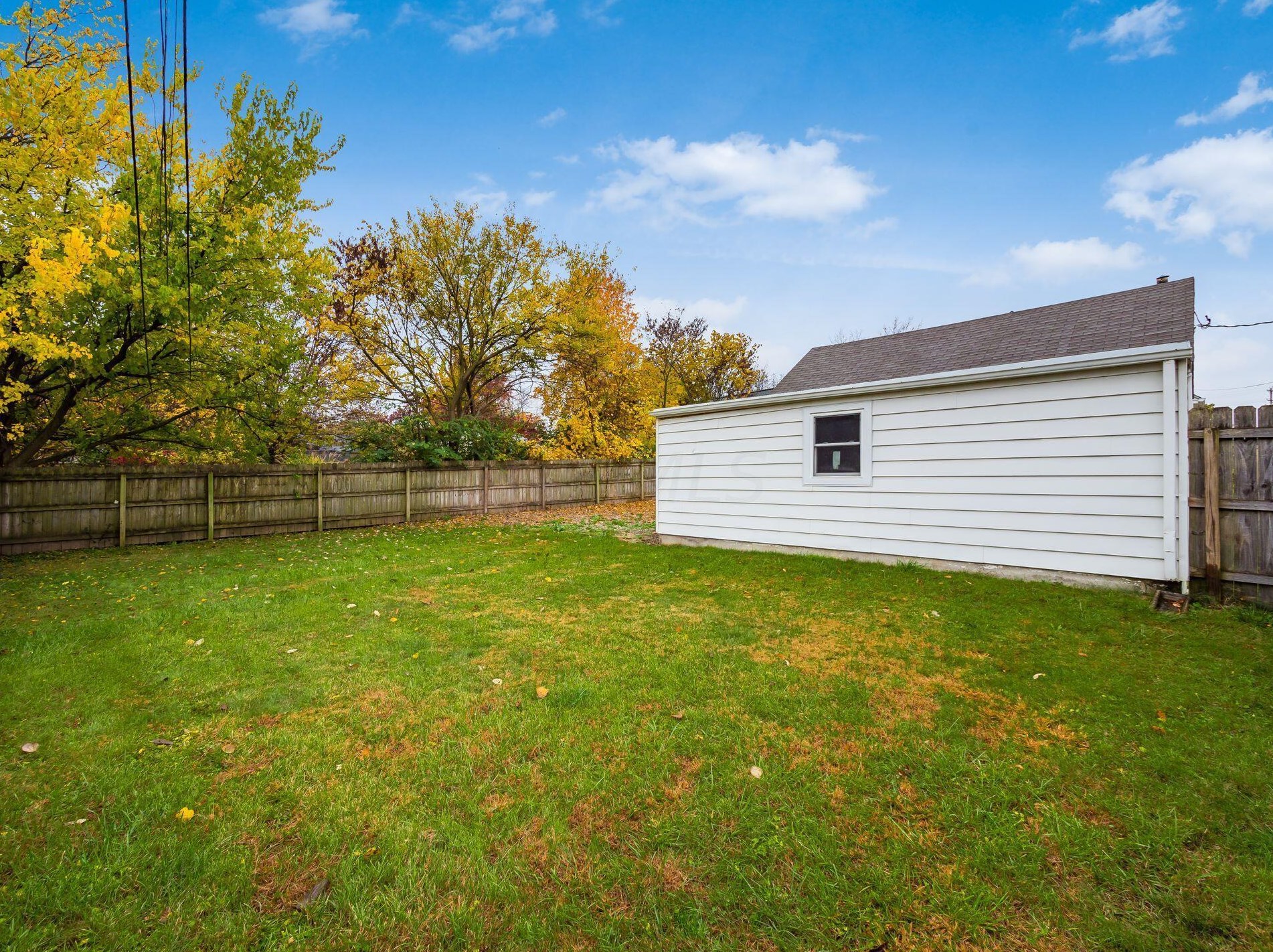 1046 Forest Dr, Columbus OH  43223-2812 exterior