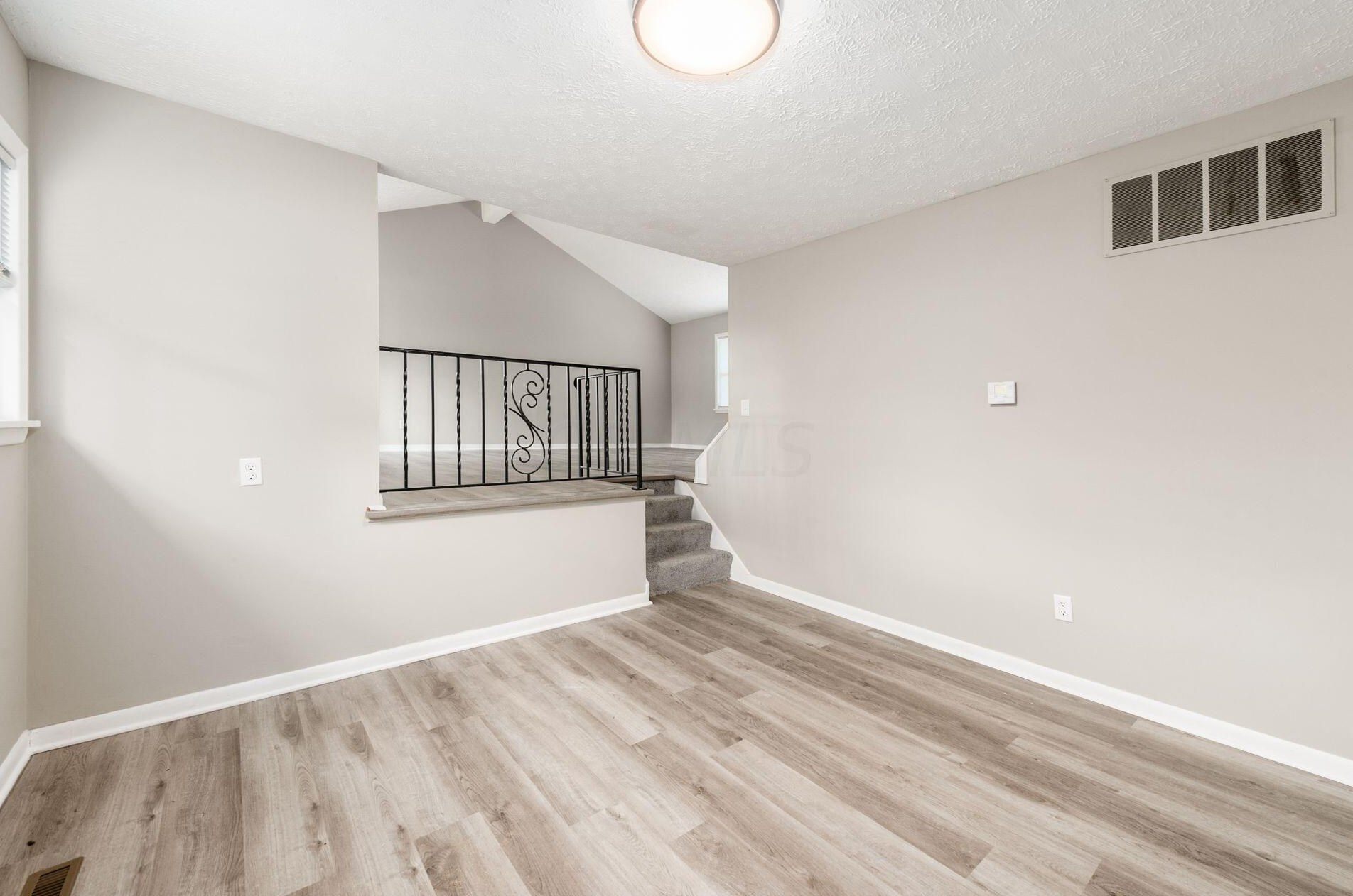 4818 Calvin Dr, Columbus OH 43227-2130 exterior