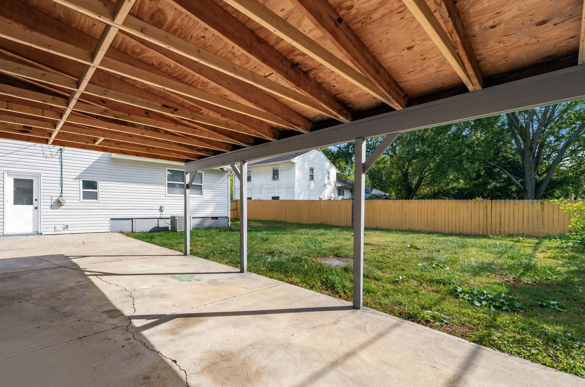 4818 Calvin Dr, Columbus OH 43227-2130 exterior