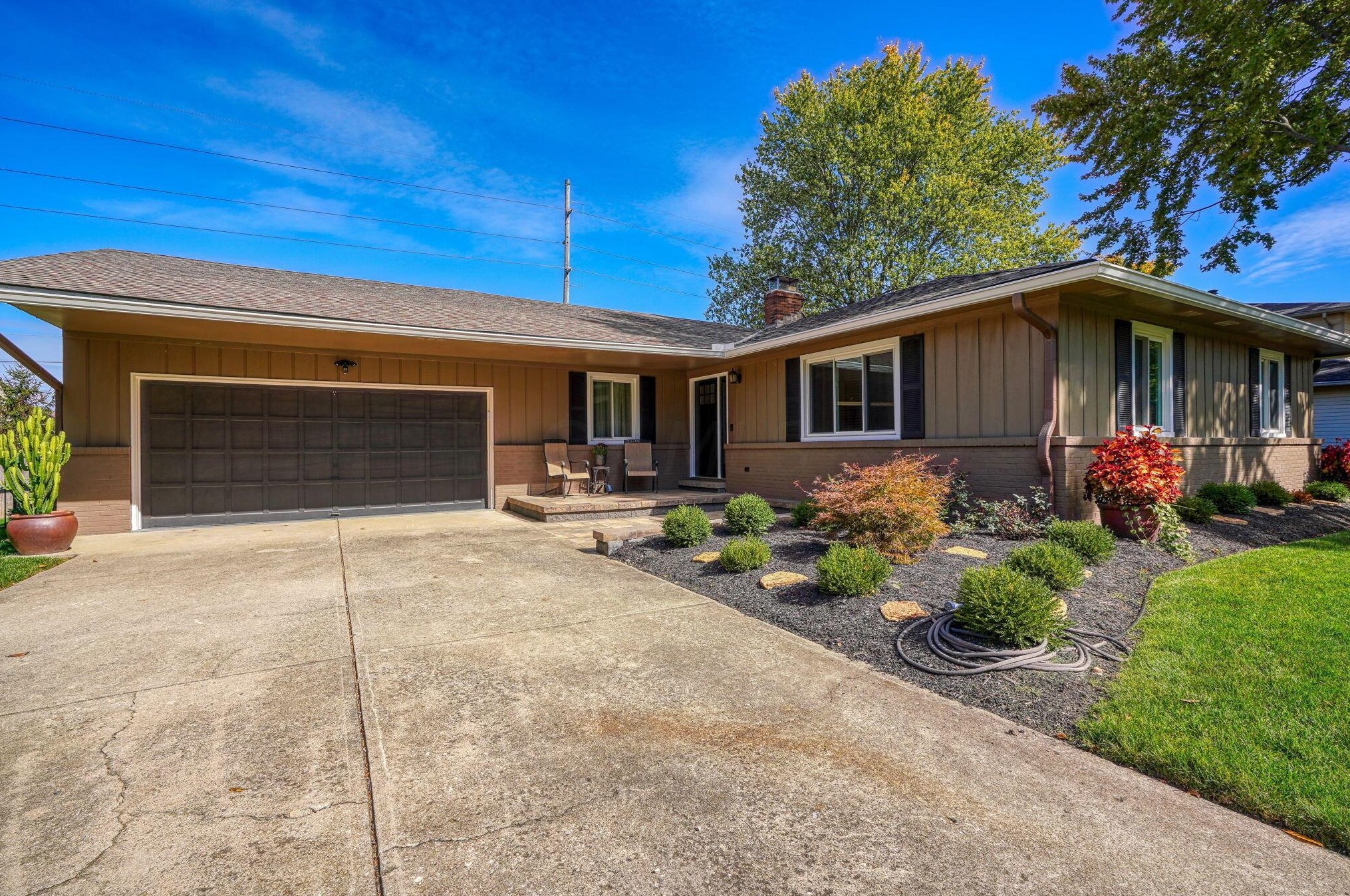 1662 Dollivor Dr, Columbus, OH 43235-1106
