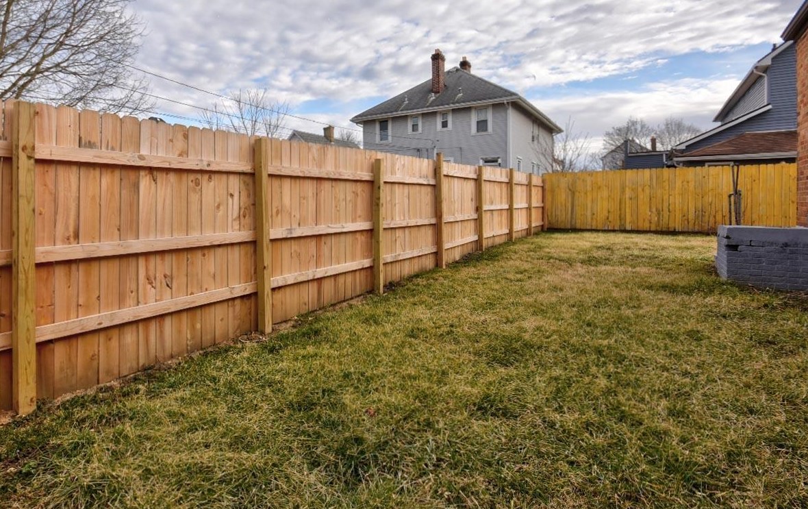 1614 6 St, Columbus OH 43207-1104 exterior