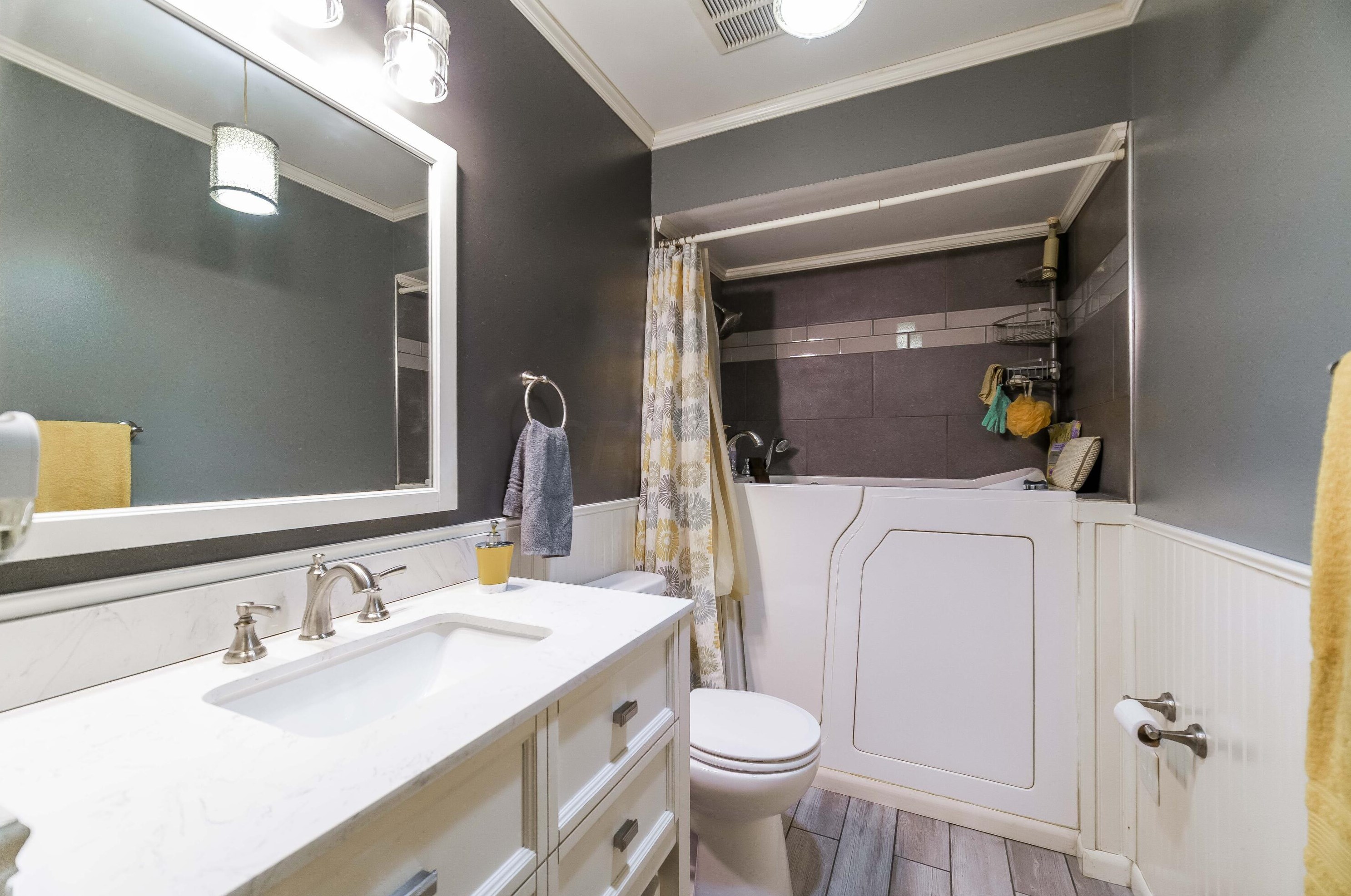 5139 Kingshill Dr, Columbus OH 43229-5509 exterior