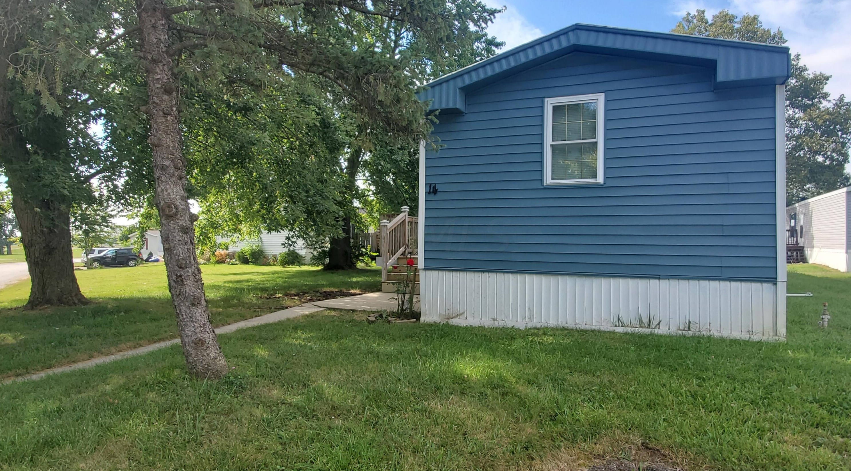 14 Thorn Locust Ln, London, OH 43140