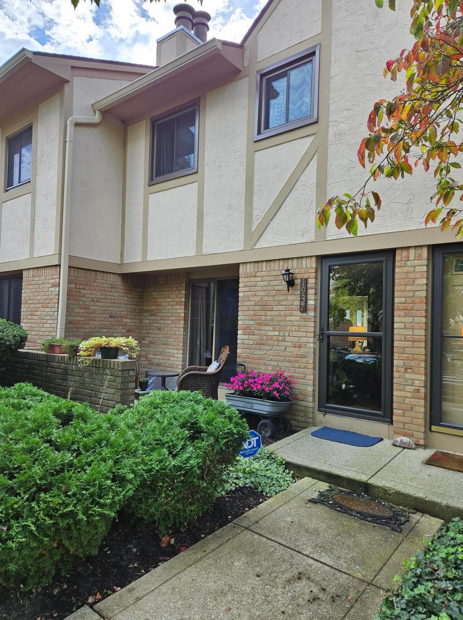 1937 Ramble Branch Dr, Columbus, OH 43220-2579