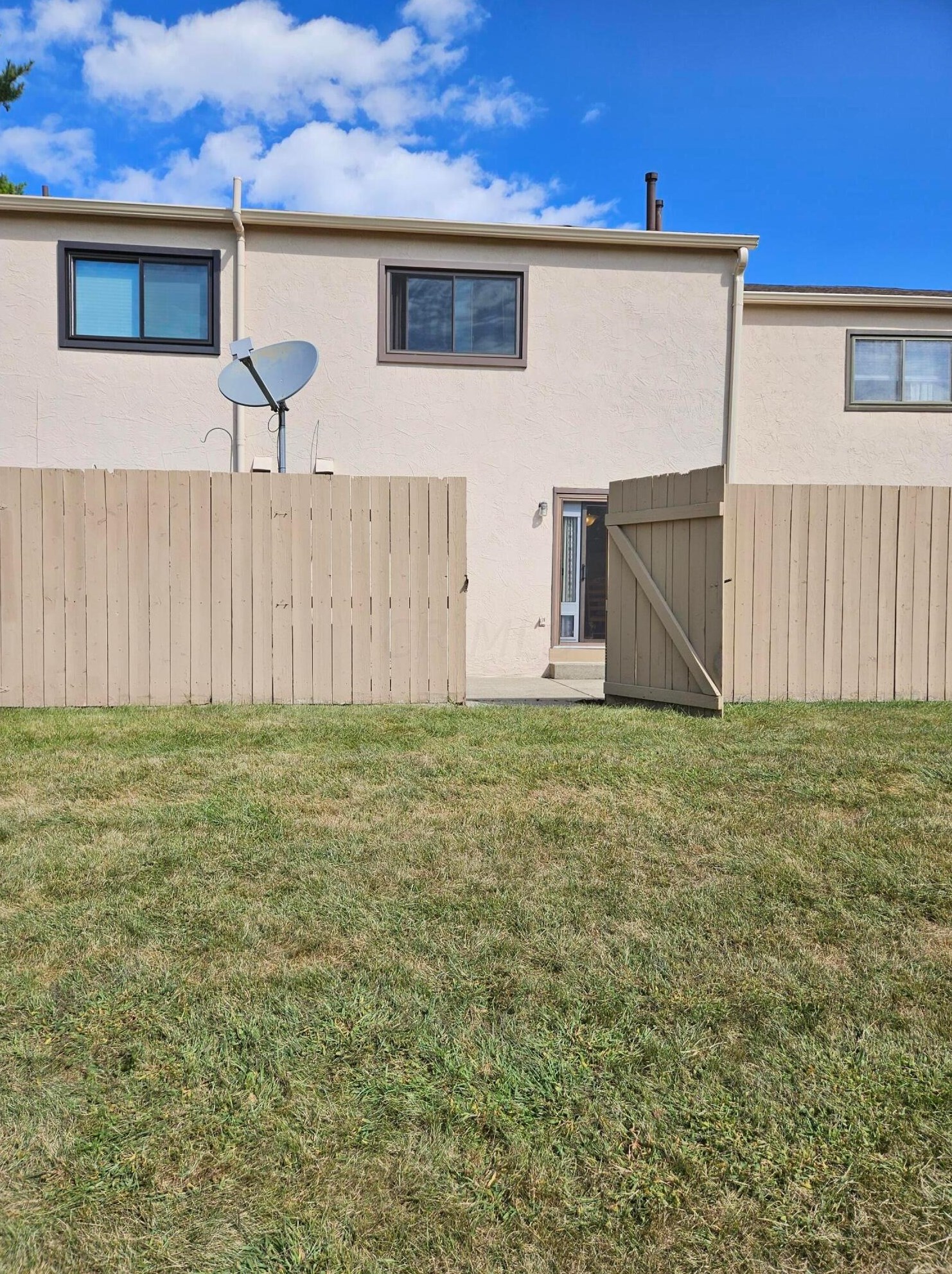 1937 Ramble Branch Dr, Columbus OH  43220-2579 exterior