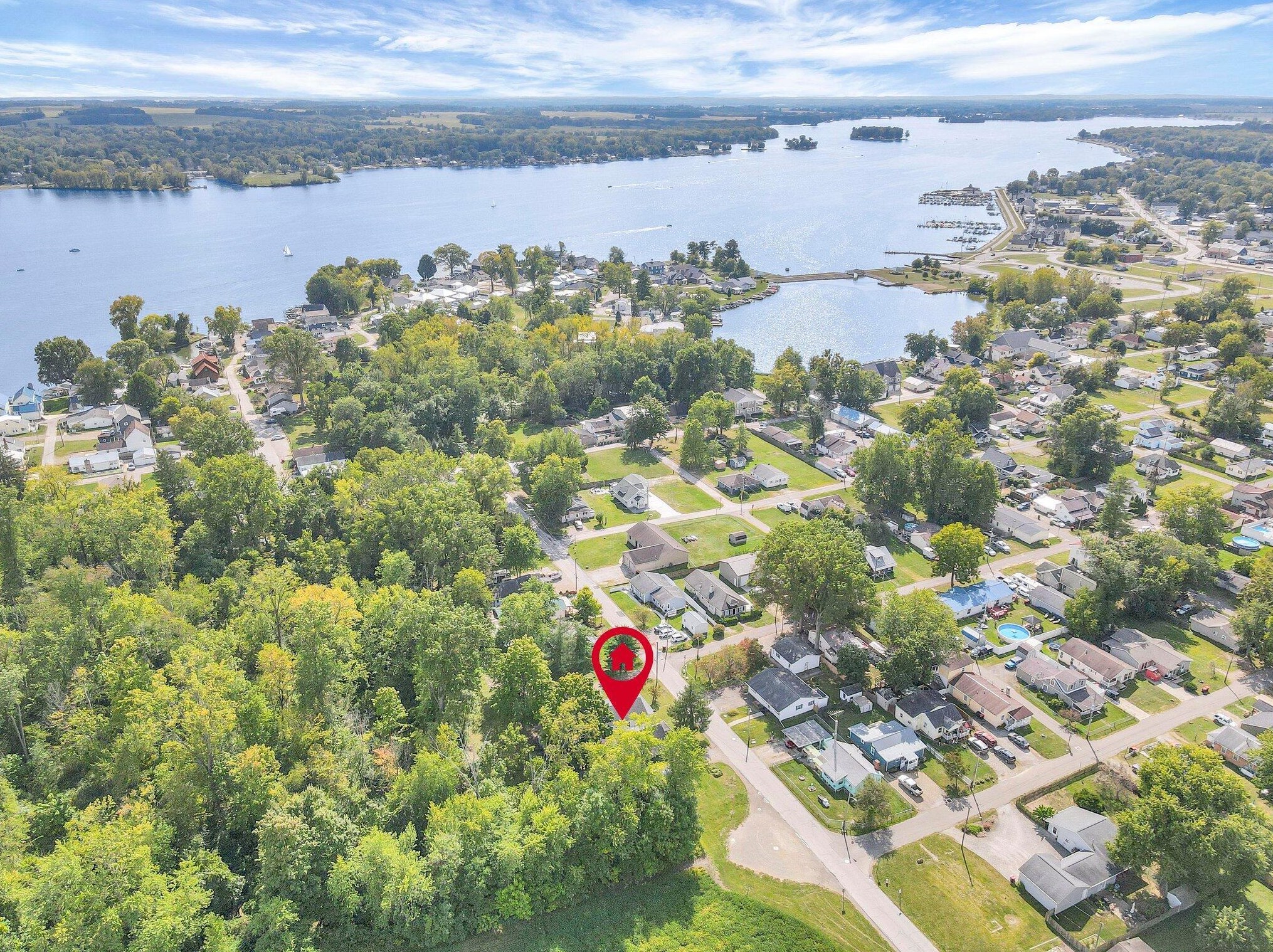 302 East St, Buckeye Lake, OH 43008-7838