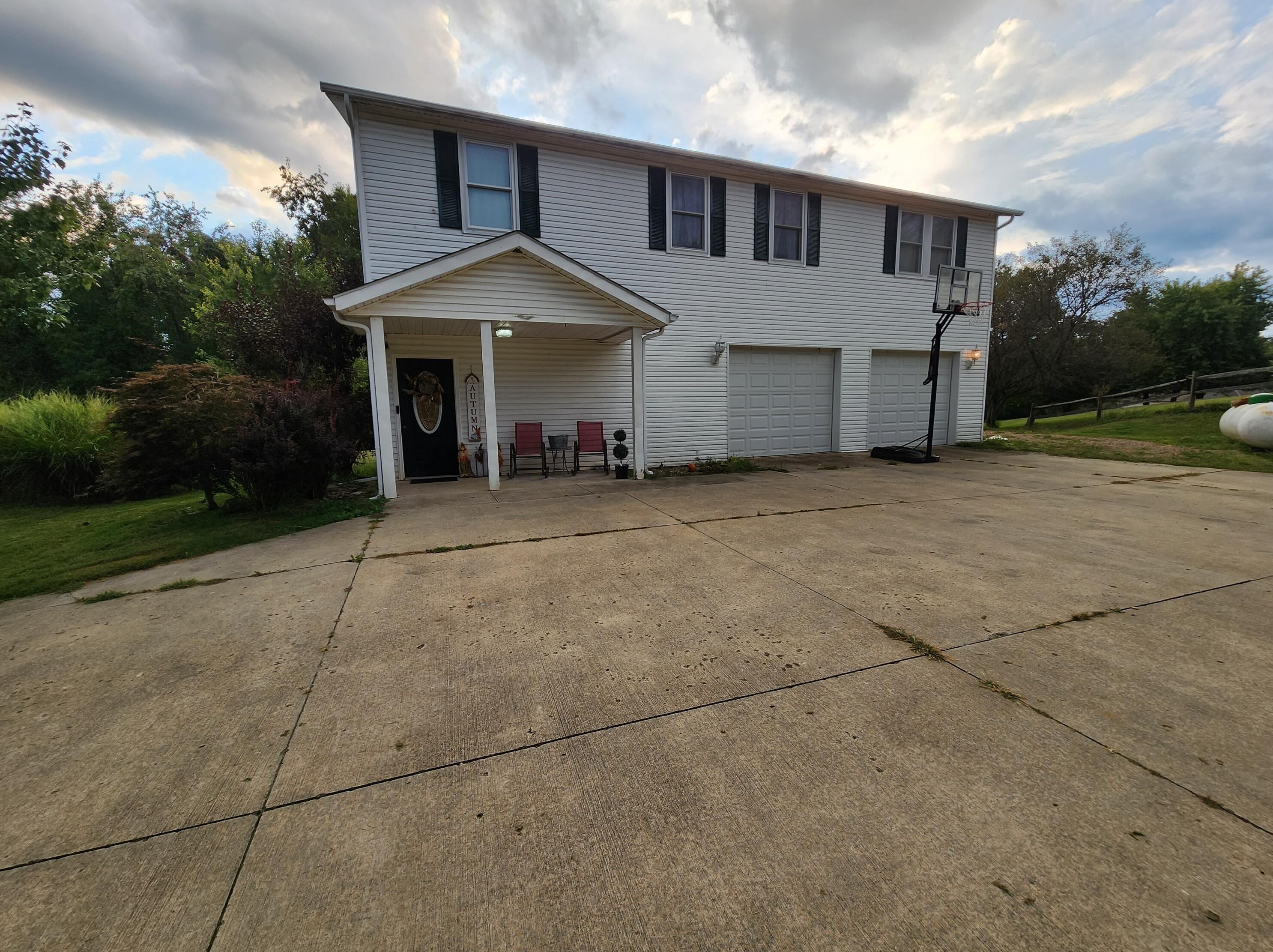 3425 Point Rd, Lancaster, OH 43130-8644