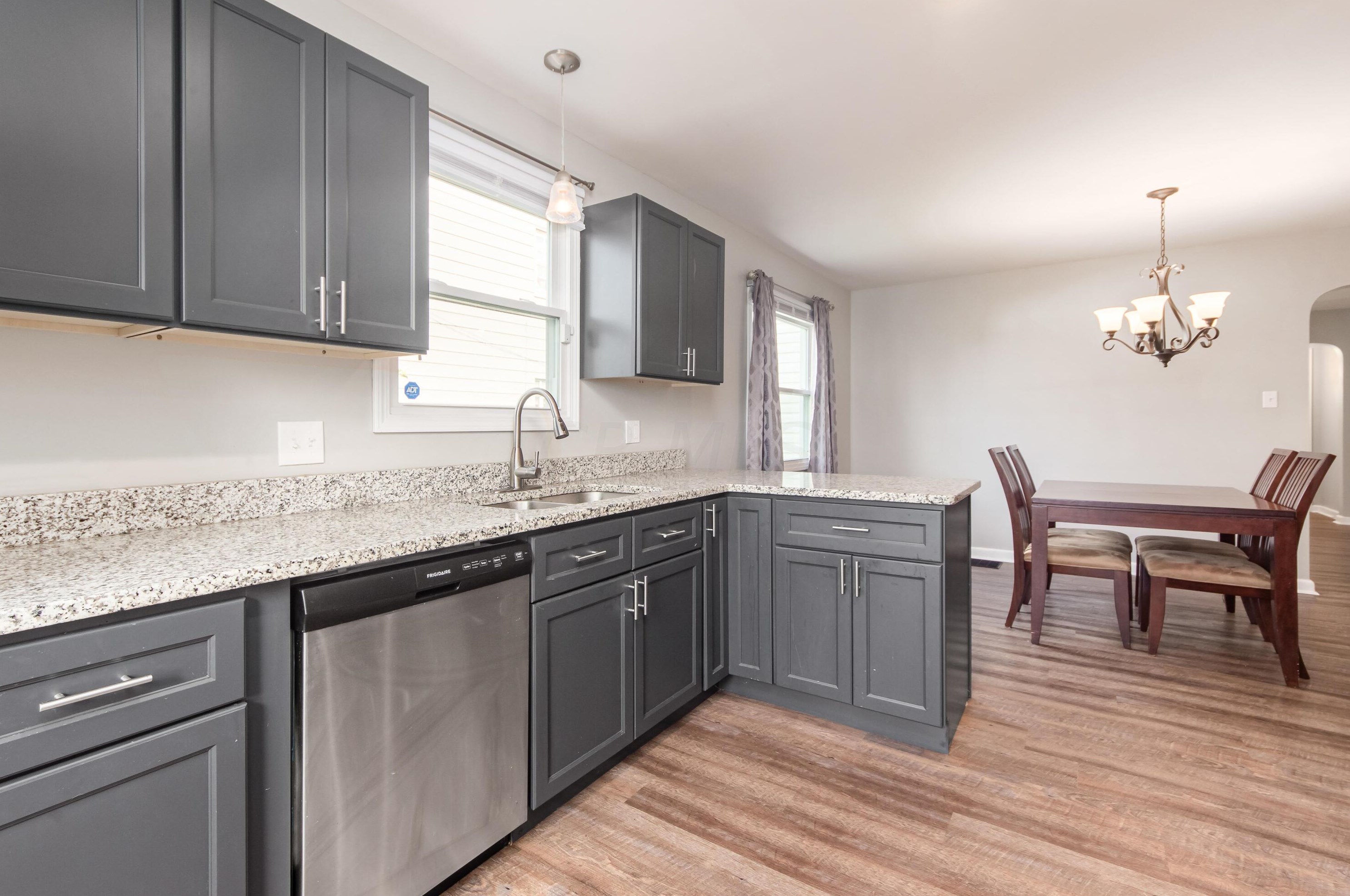 1811 Bide A Wee Park Ave, Columbus OH  43205-3040 exterior