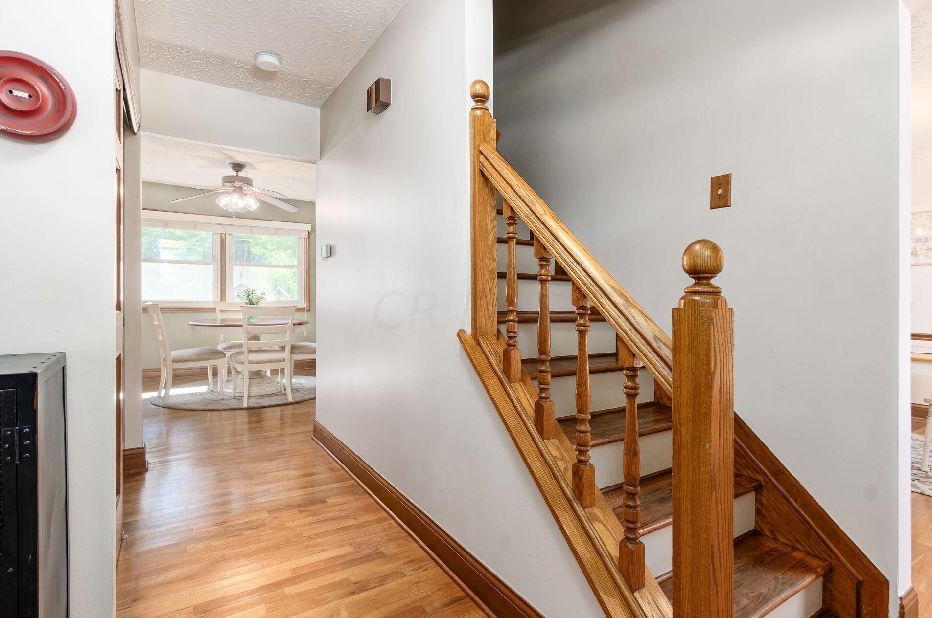 453 Whitson Dr, Columbus, OH 43230-3283