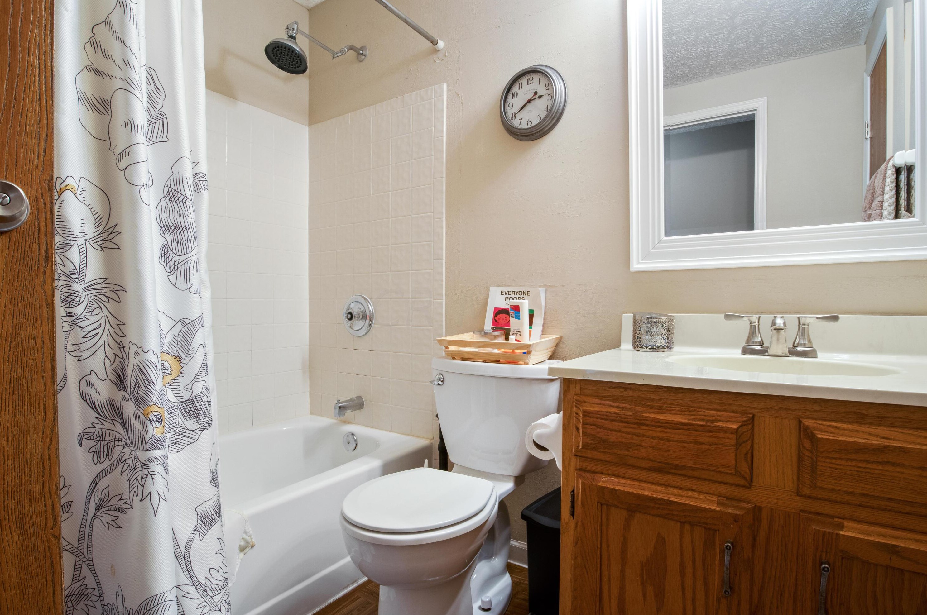 3688 Dinsmore Castle Dr, Columbus OH 43221-4410 exterior