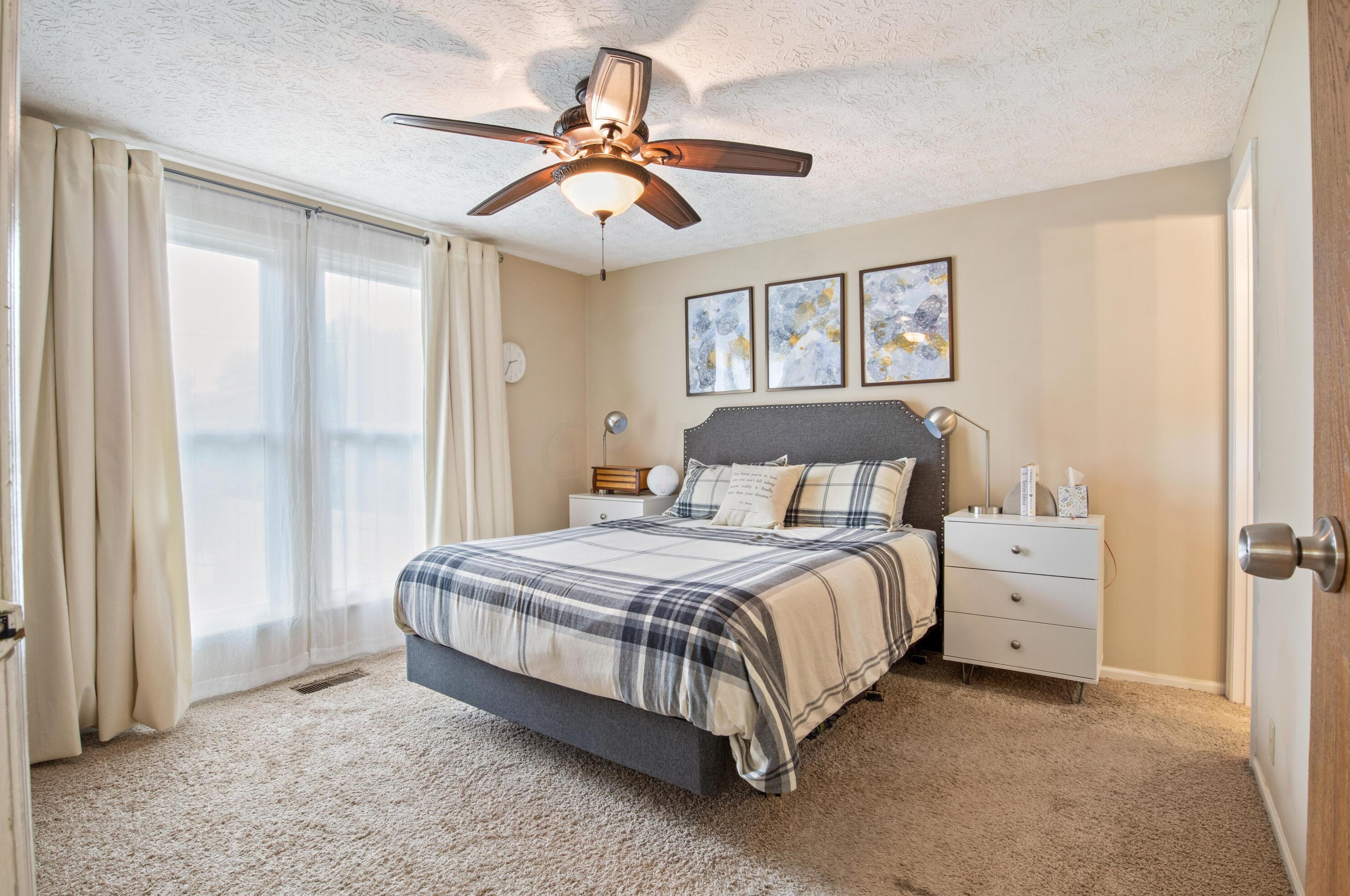 3688 Dinsmore Castle Dr, Columbus OH 43221-4410 exterior