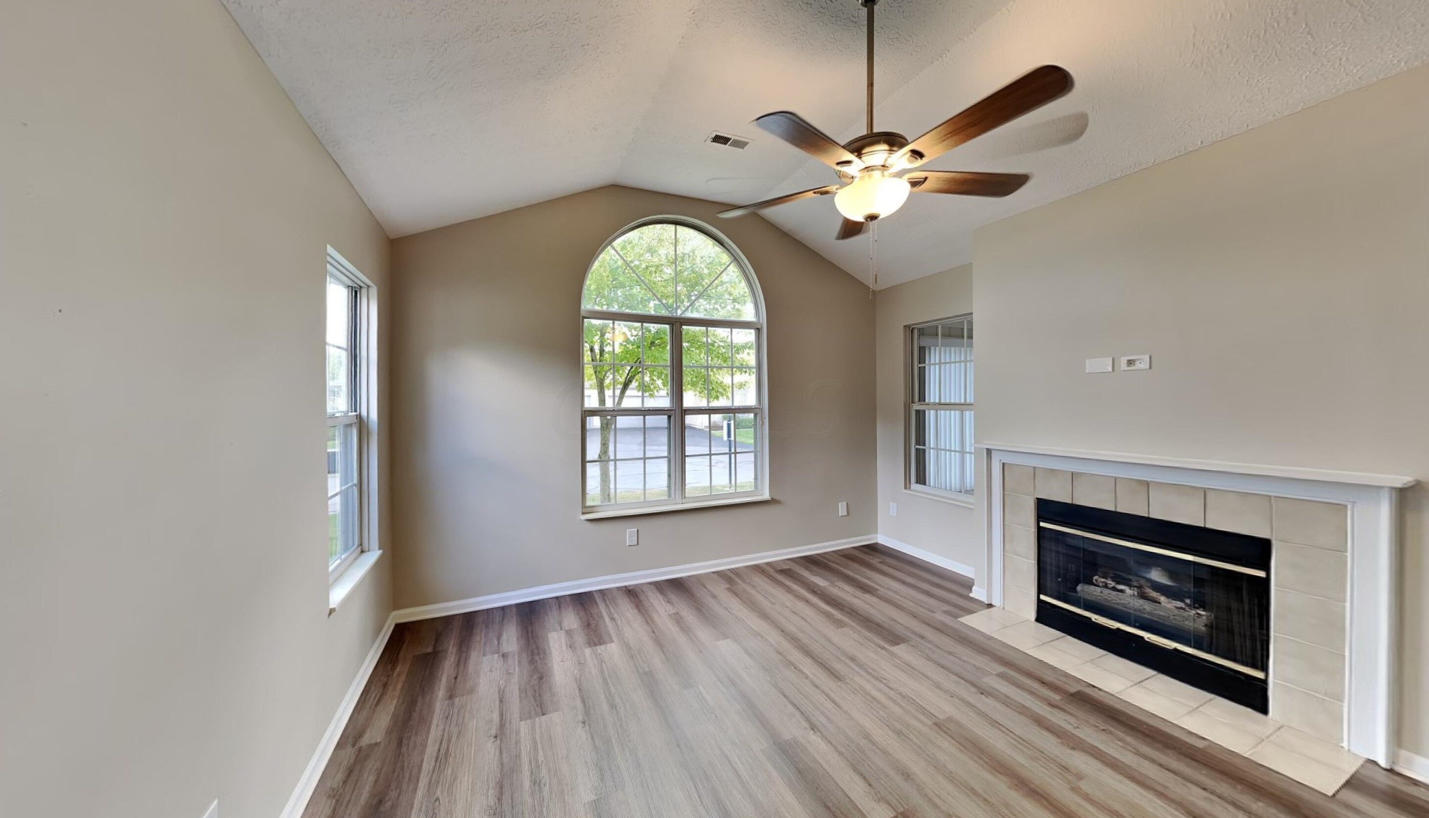 97 Villa Side Ln, Columbus, OH 43213-1557