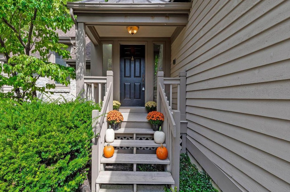 5604 Caplestone Ln, Dublin, OH 43017-2641
