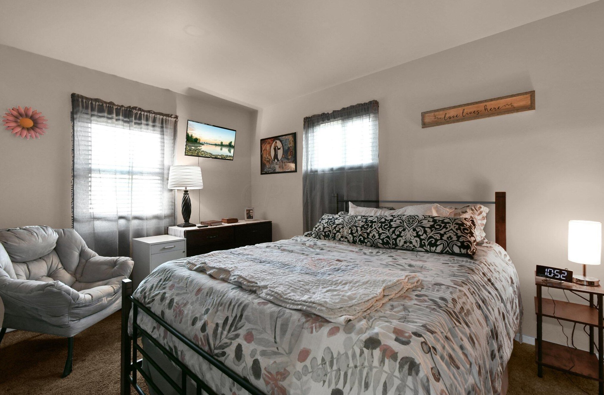 5430 Roche Dr, Columbus OH 43229-4279 exterior