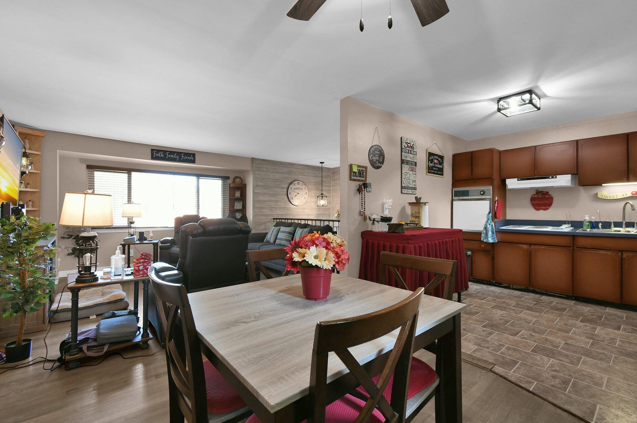 5430 Roche Dr, Columbus OH 43229-4279 exterior