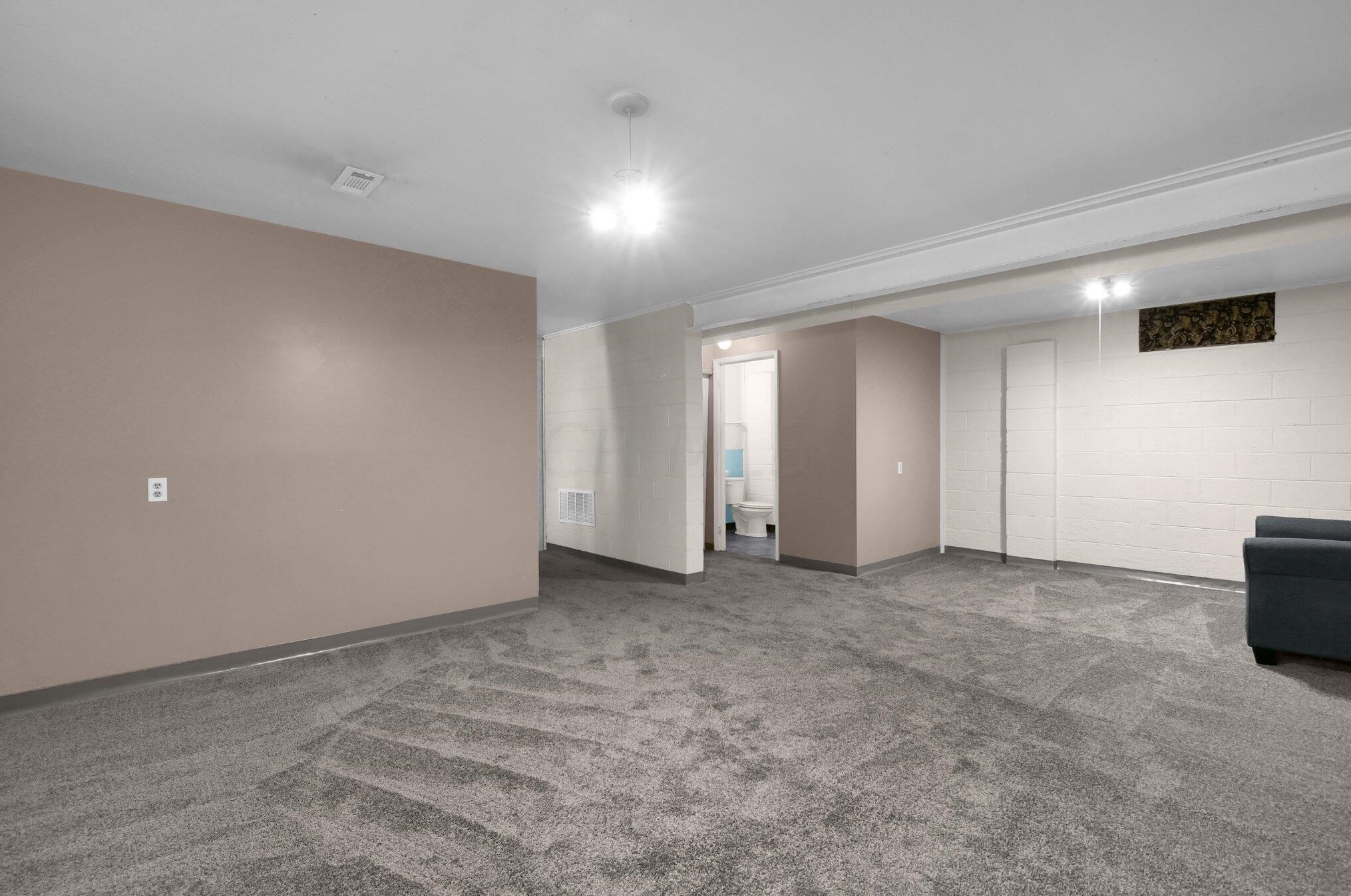 5430 Roche Dr, Columbus OH 43229-4279 exterior