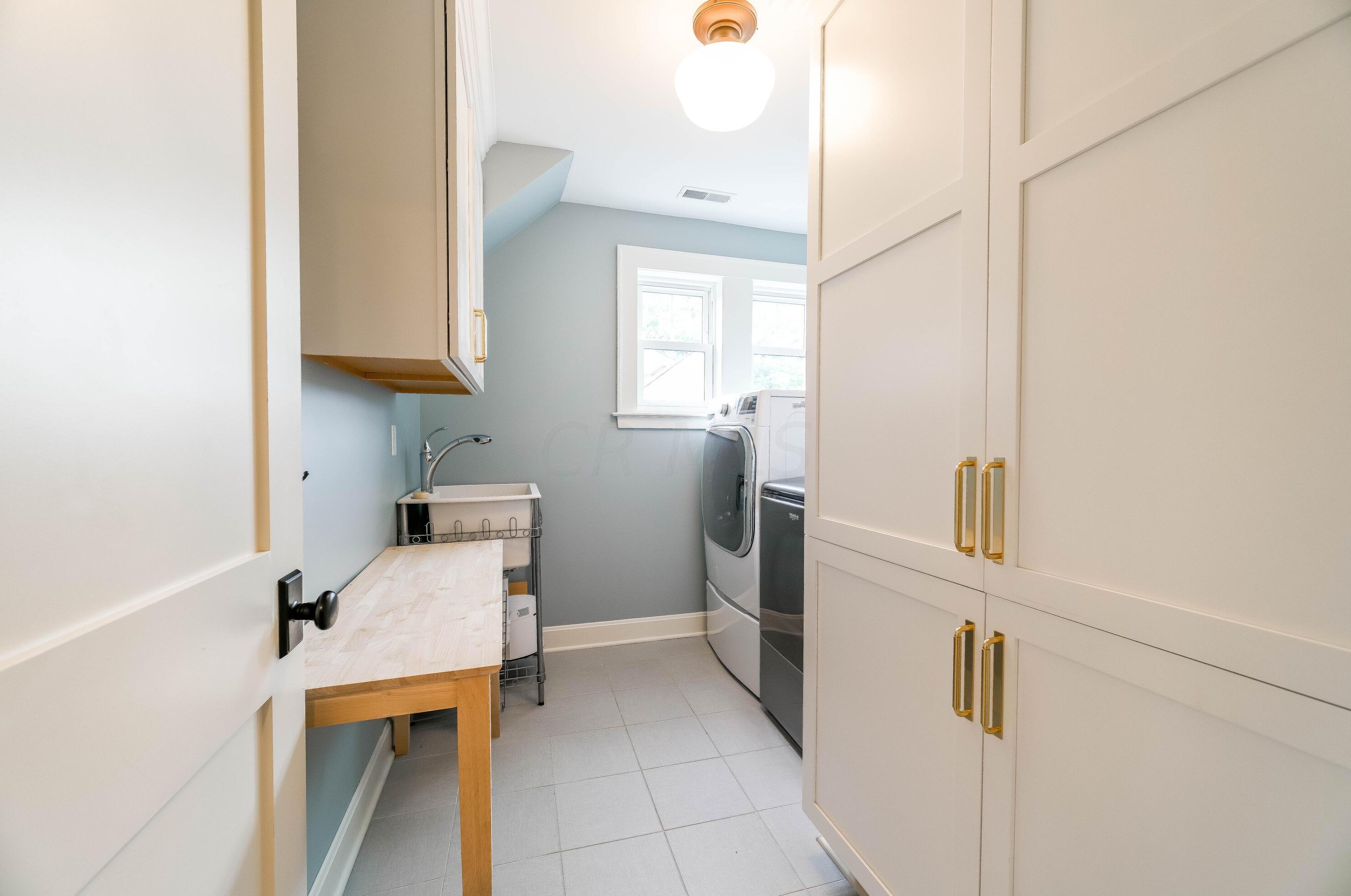 1643 Doone Rd, Columbus OH 43221-3939 exterior