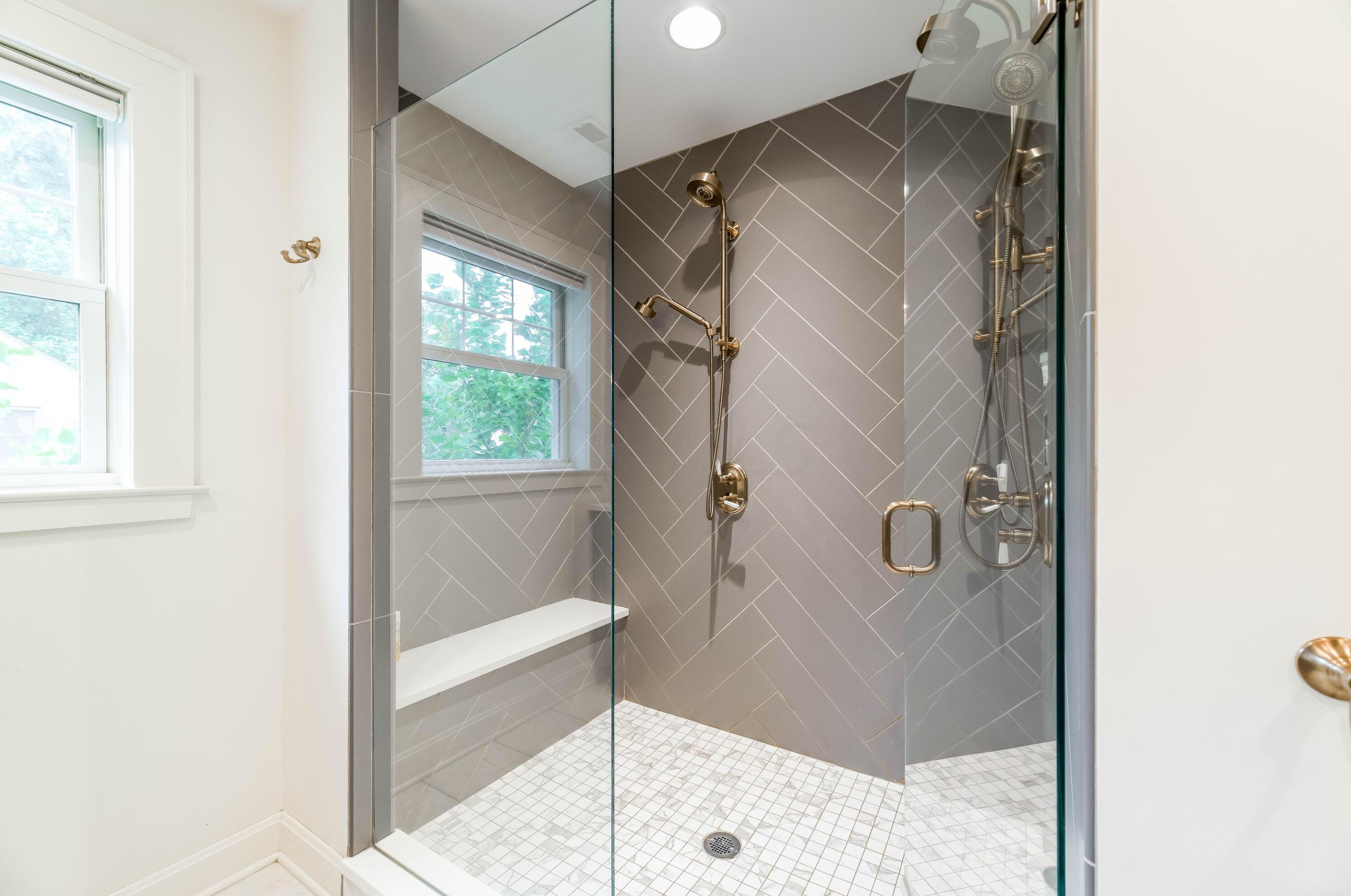 1643 Doone Rd, Columbus OH 43221-3939 exterior