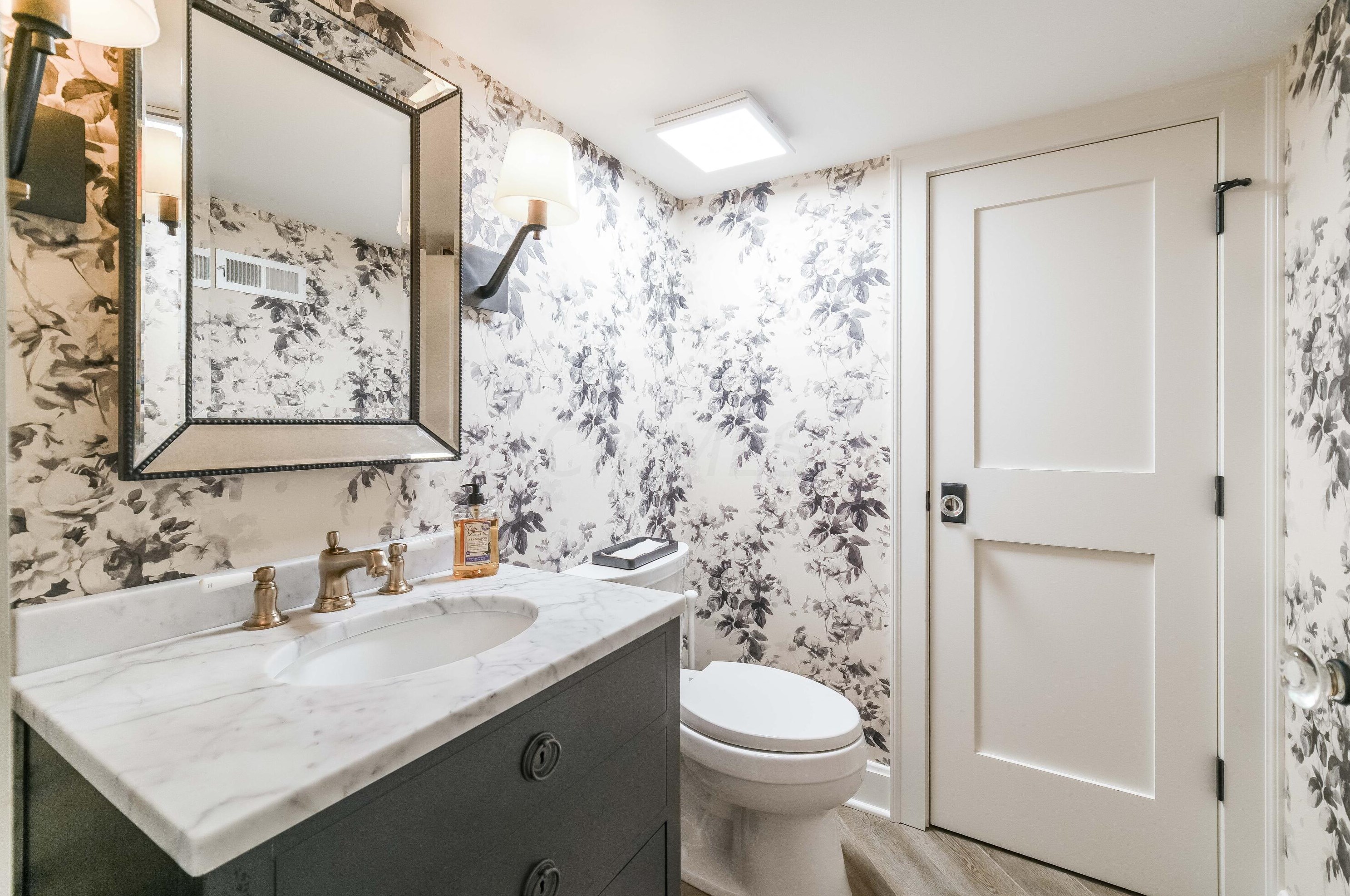 1643 Doone Rd, Columbus OH 43221-3939 exterior