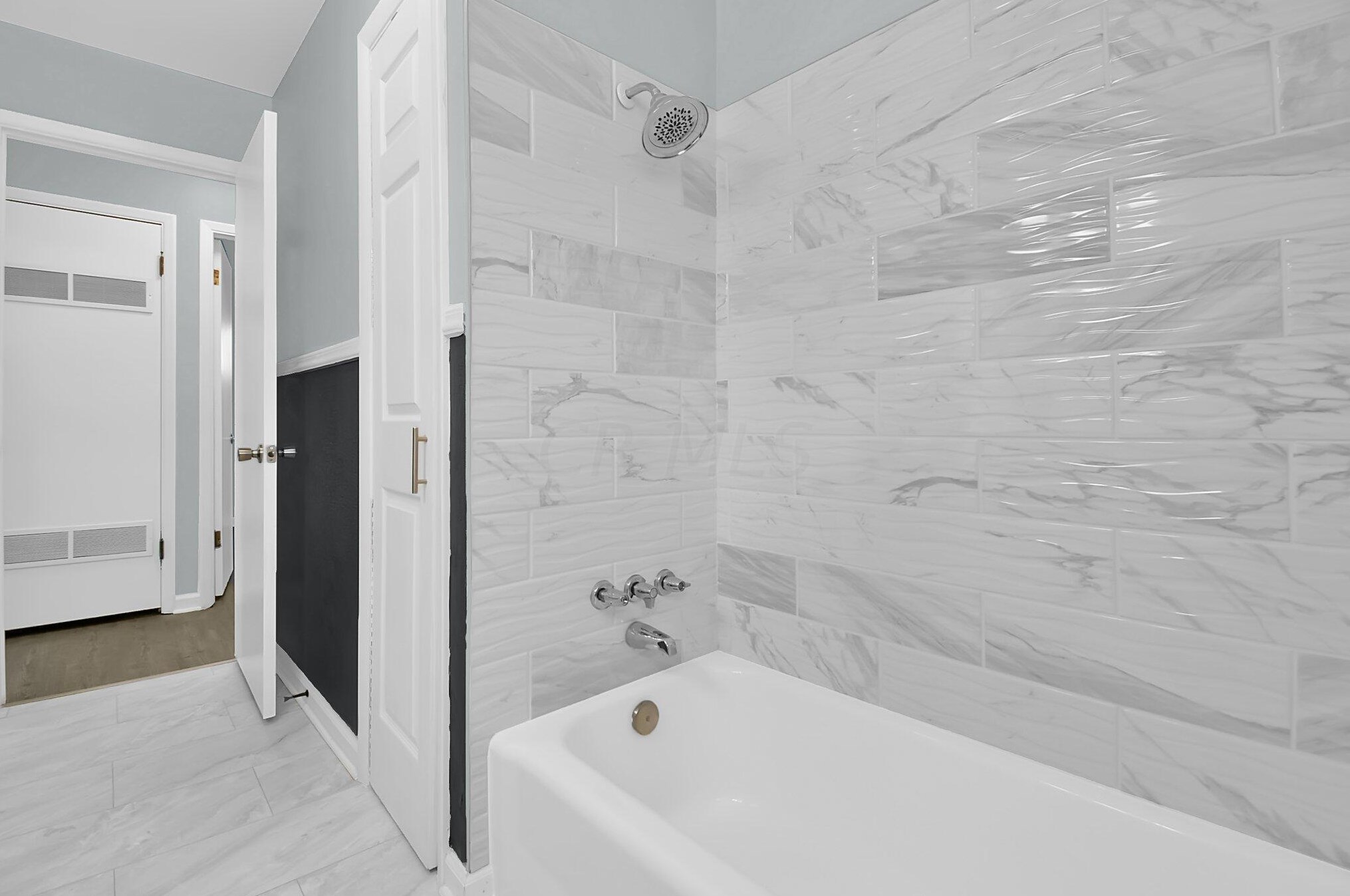 2438 Hanna Dr, Columbus OH 43211-1987 exterior