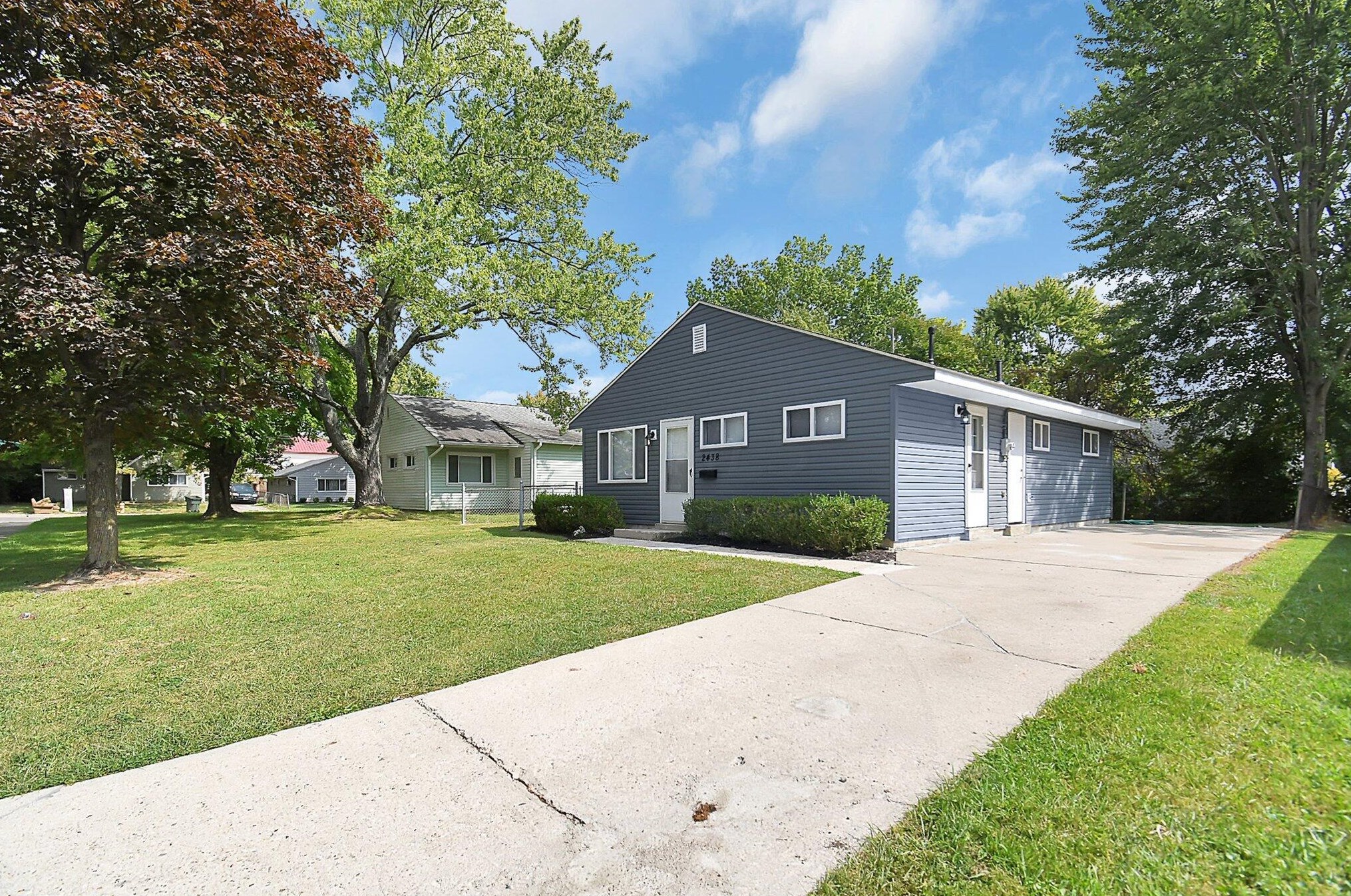 2438 Hanna Dr, Columbus OH 43211-1987 exterior