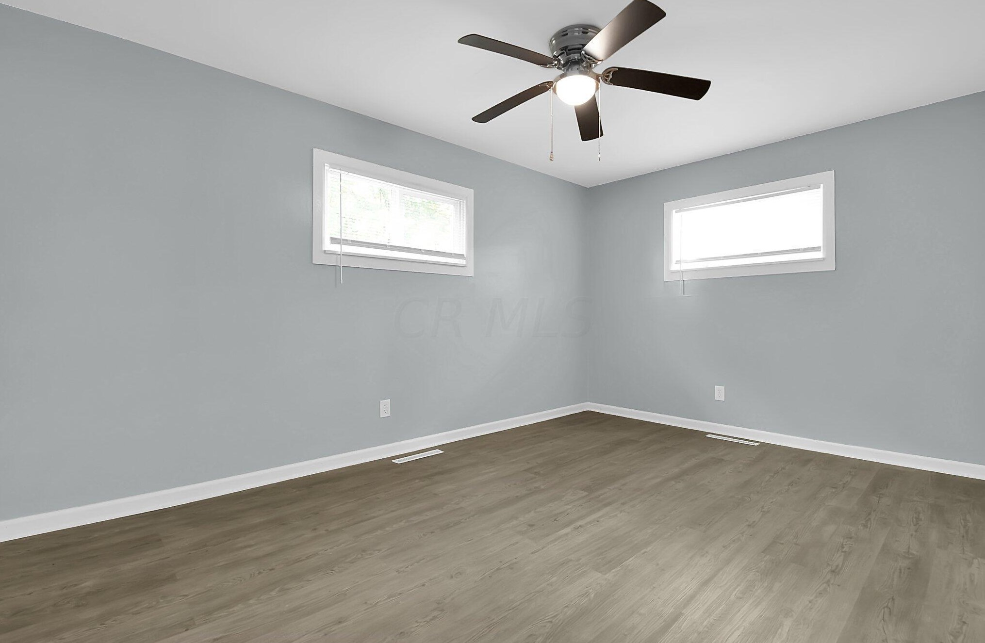 2438 Hanna Dr, Columbus OH 43211-1987 exterior