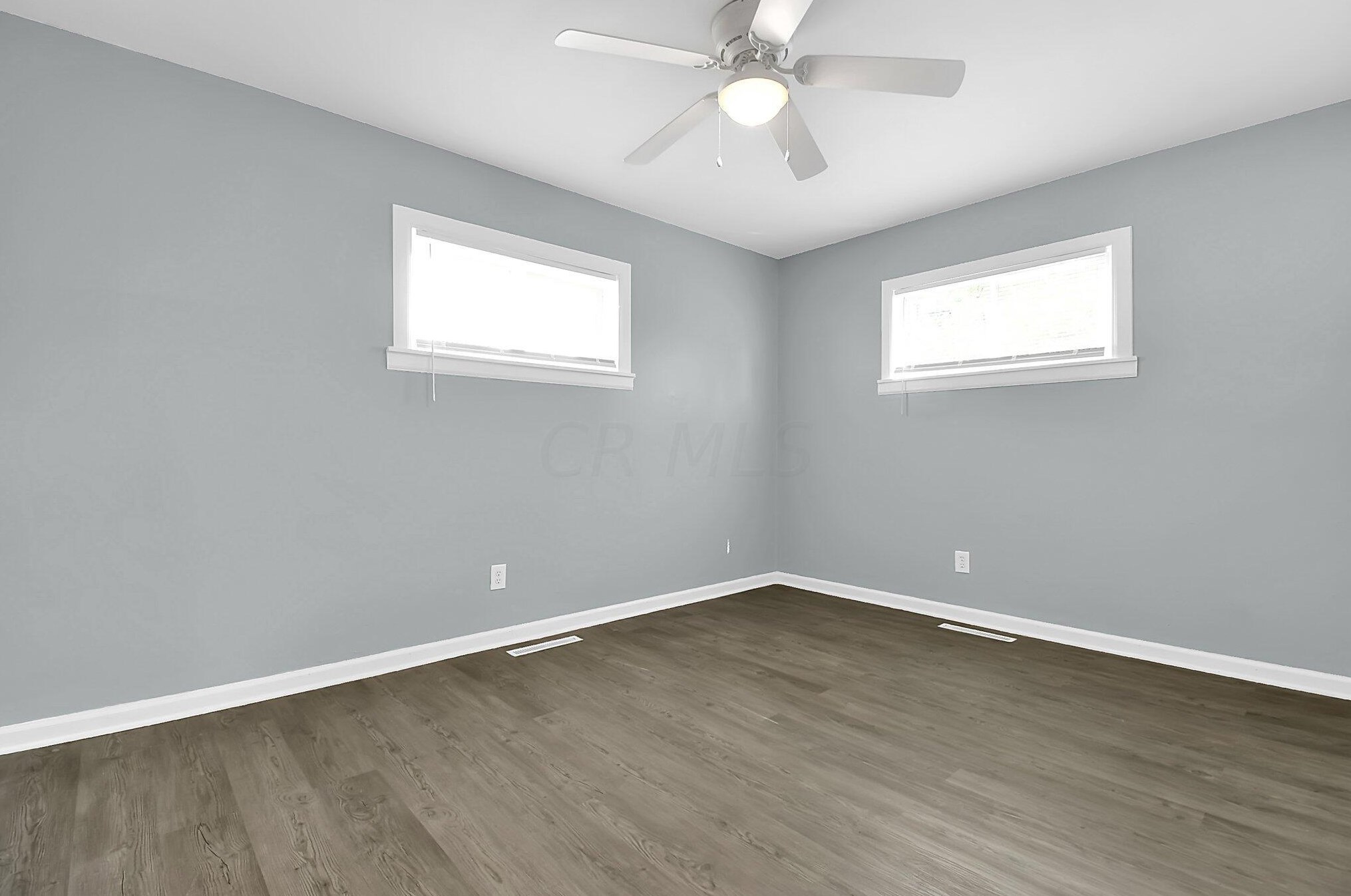 2438 Hanna Dr, Columbus OH 43211-1987 exterior