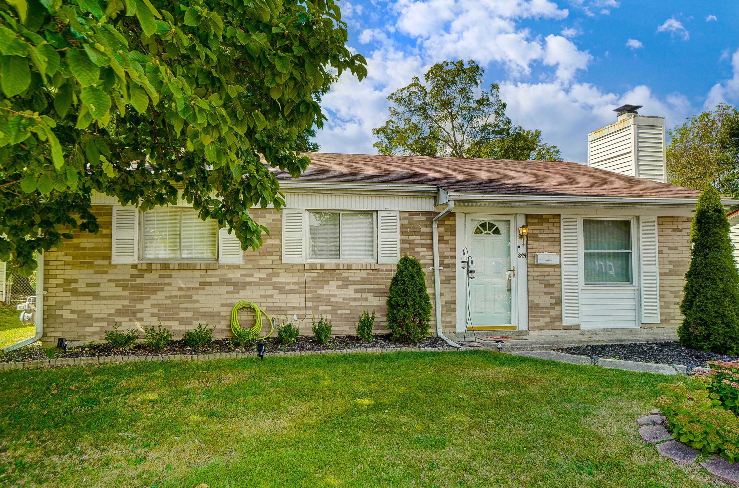 3857 Glenfield Rd, Columbus, OH 43232-6271