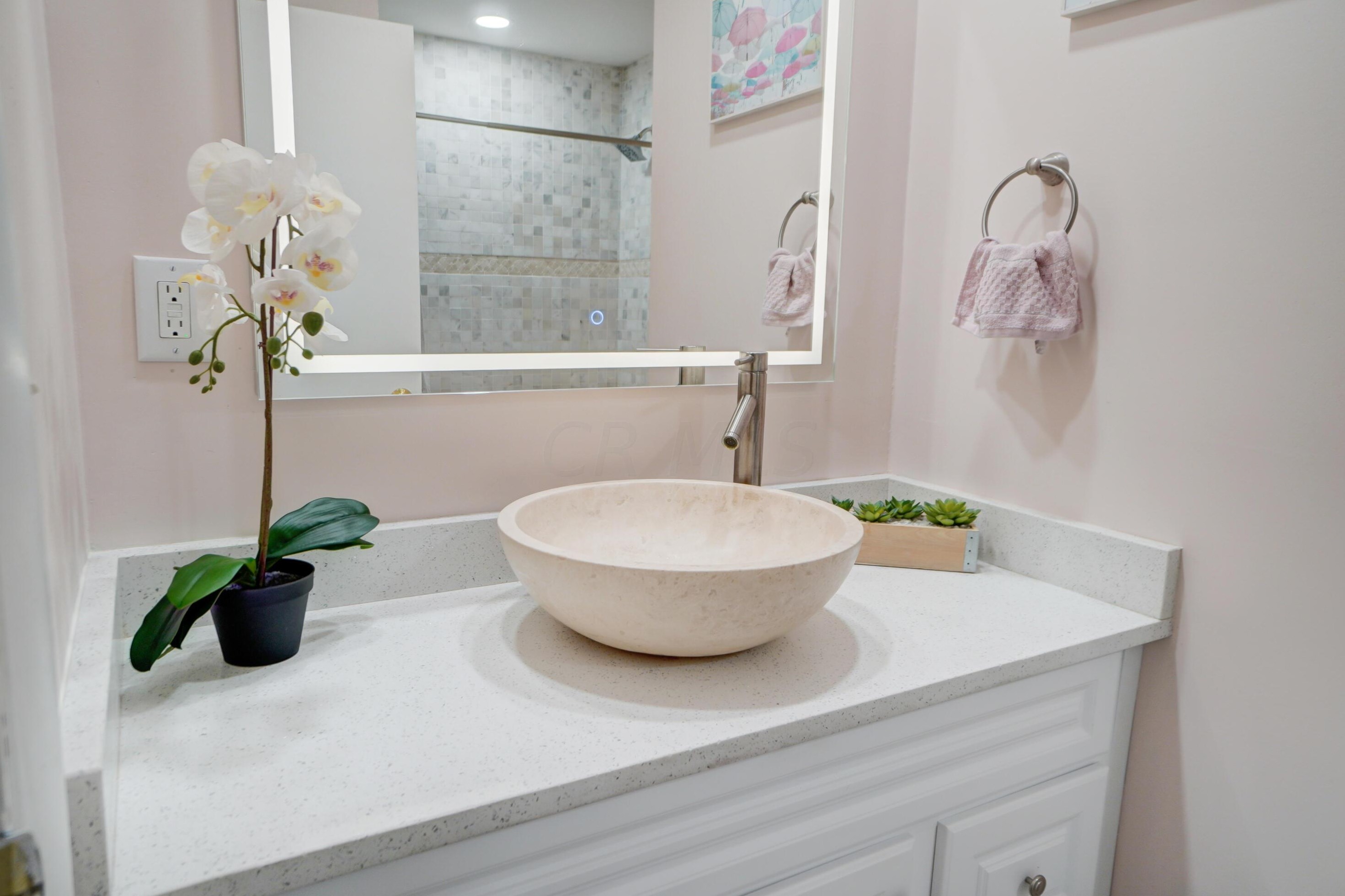 3857 Glenfield Rd, Columbus OH 43232-9501 exterior