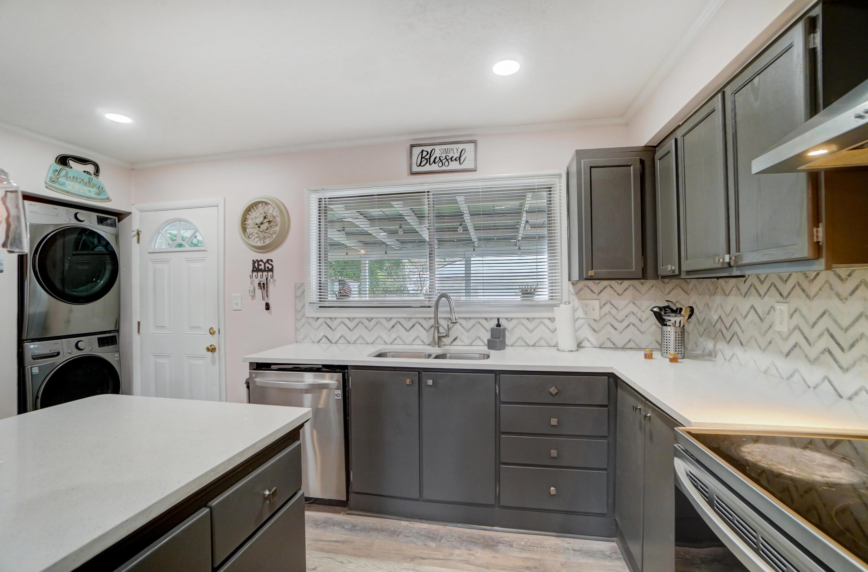 3857 Glenfield Rd, Columbus OH 43232-9501 exterior