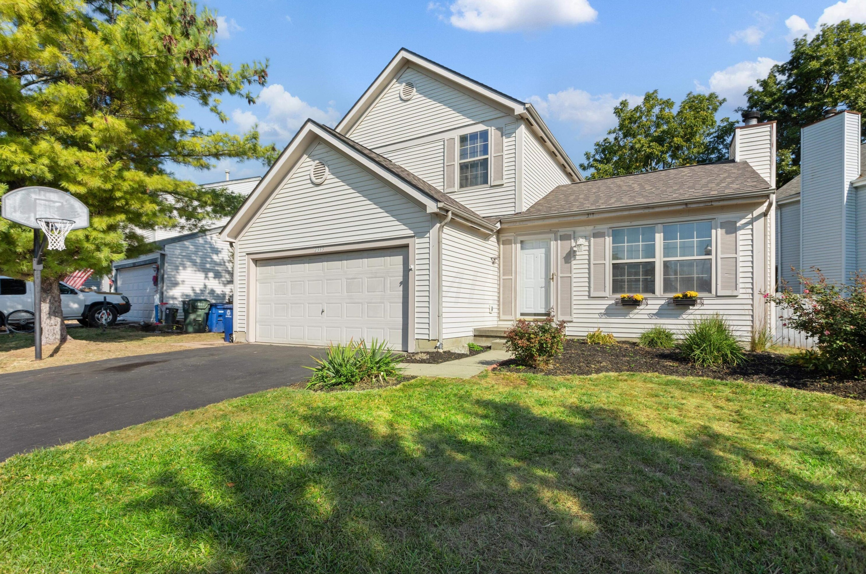 2393 Kittrel Ct, Darbydale, OH 43123-1558