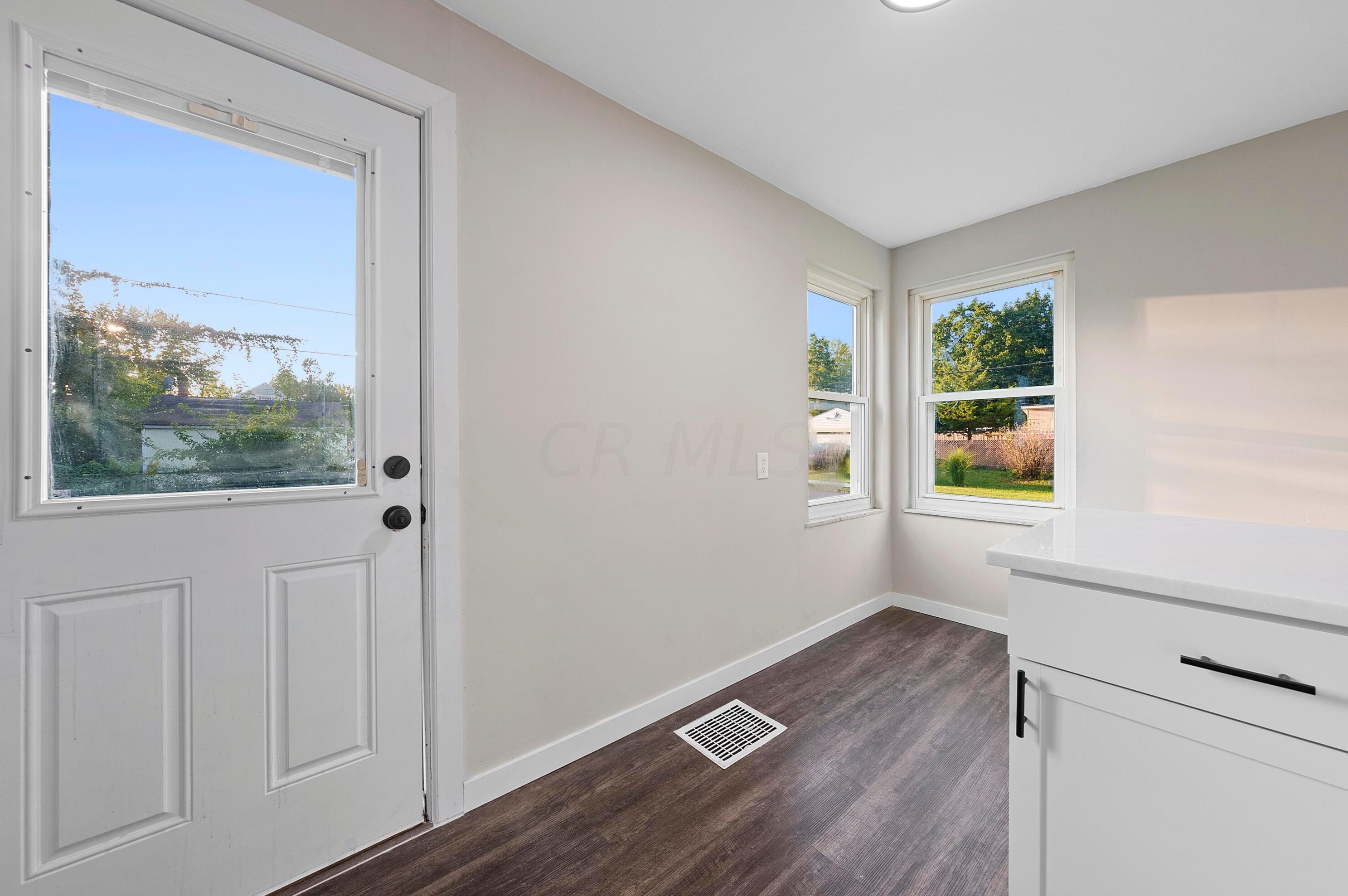 3077 Dresden St, Columbus OH  43224-4266 exterior