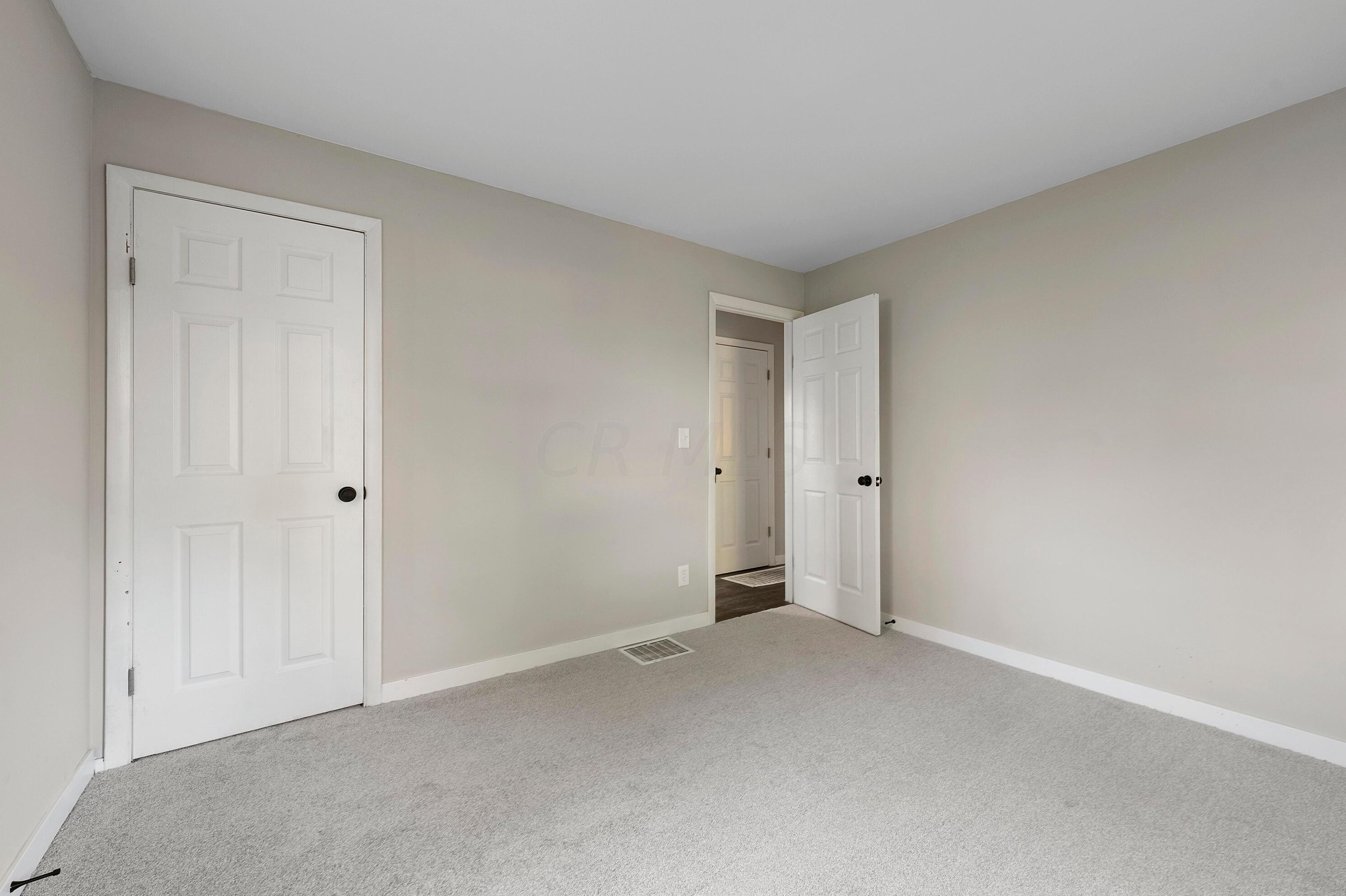 3077 Dresden St, Columbus OH  43224-4266 exterior