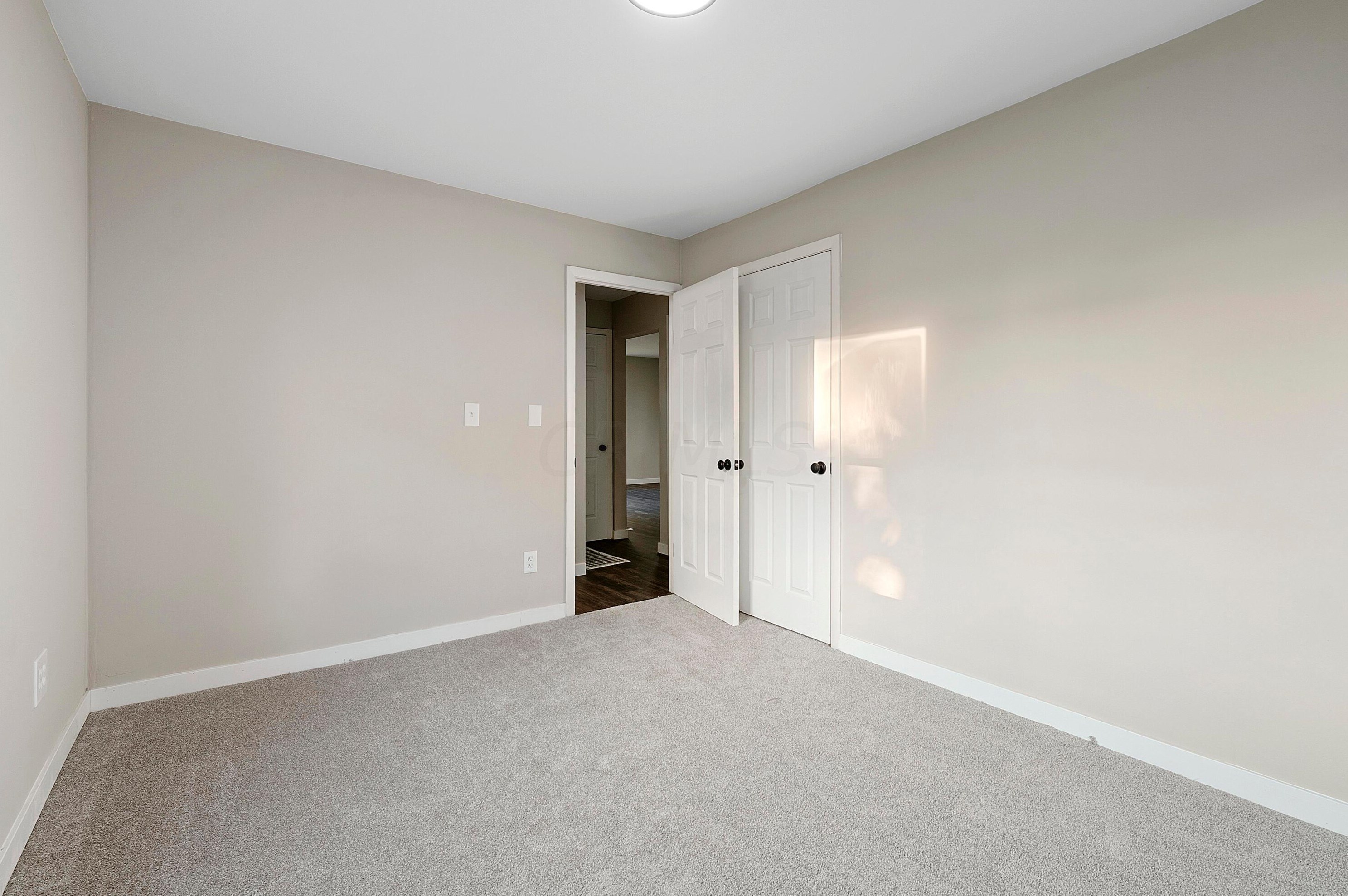 3077 Dresden St, Columbus OH  43224-4266 exterior