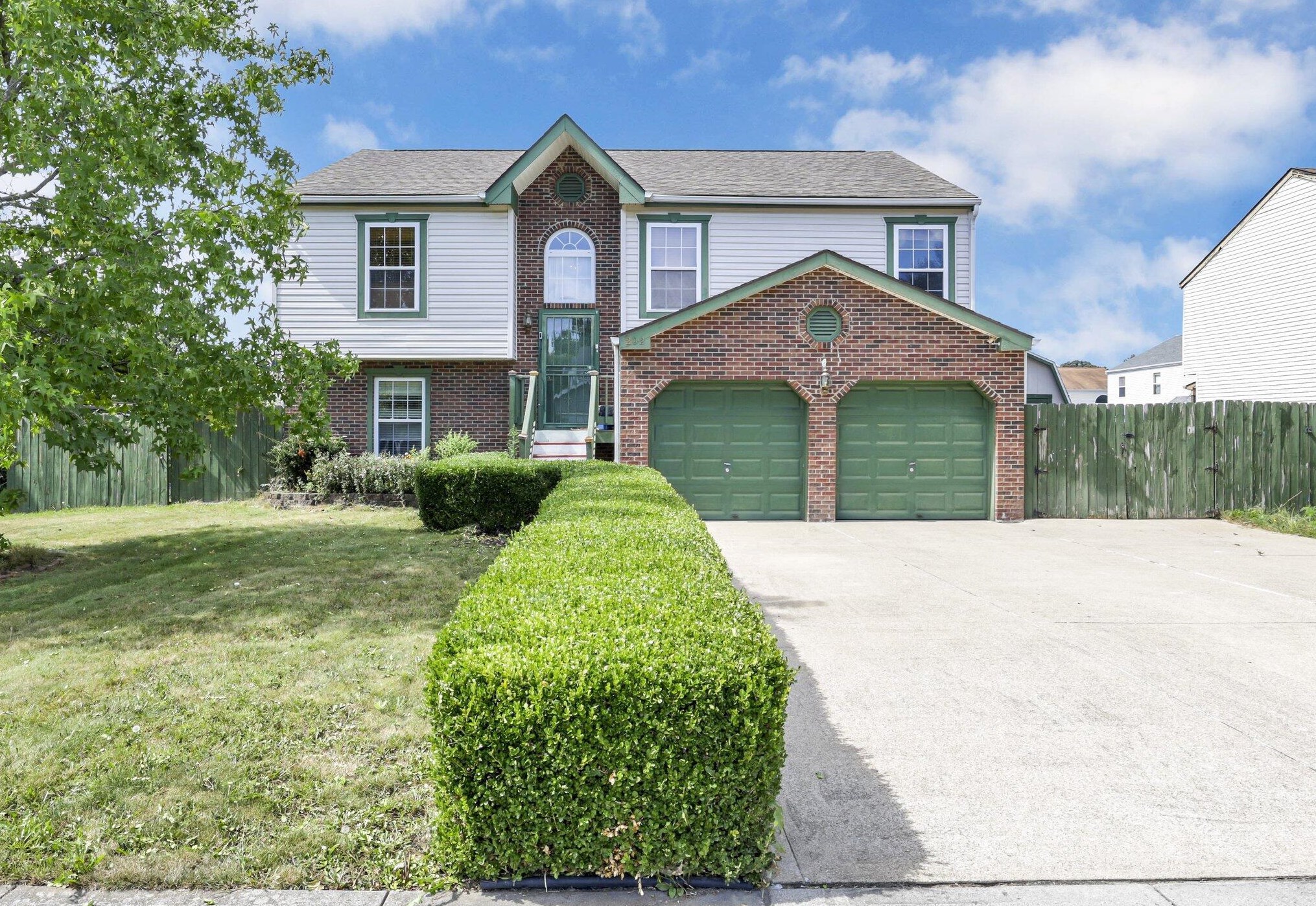 202 Monarch Dr, Pataskala, OH 43062