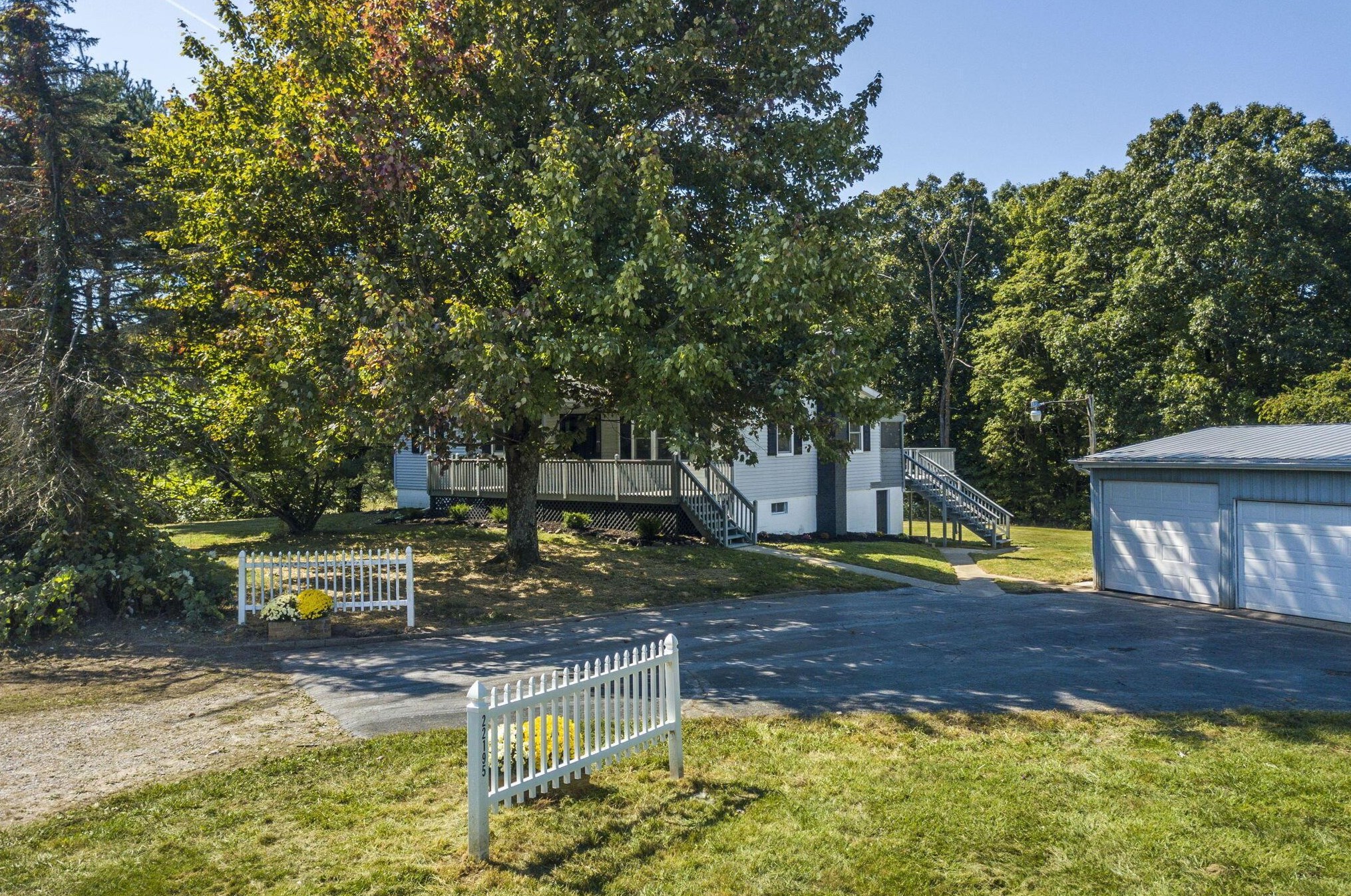 22195 Cliff Rd, Rockbridge, OH 43149-9558